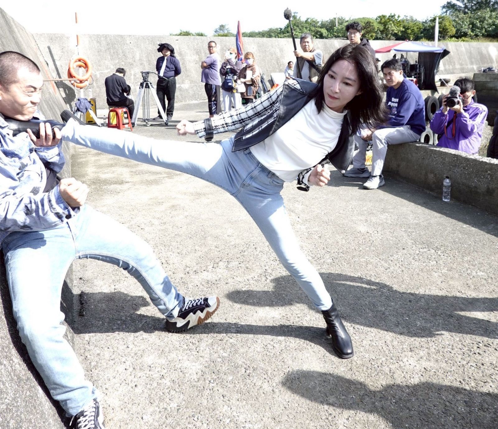 張家瑋親自上陣武打戲。民視提供