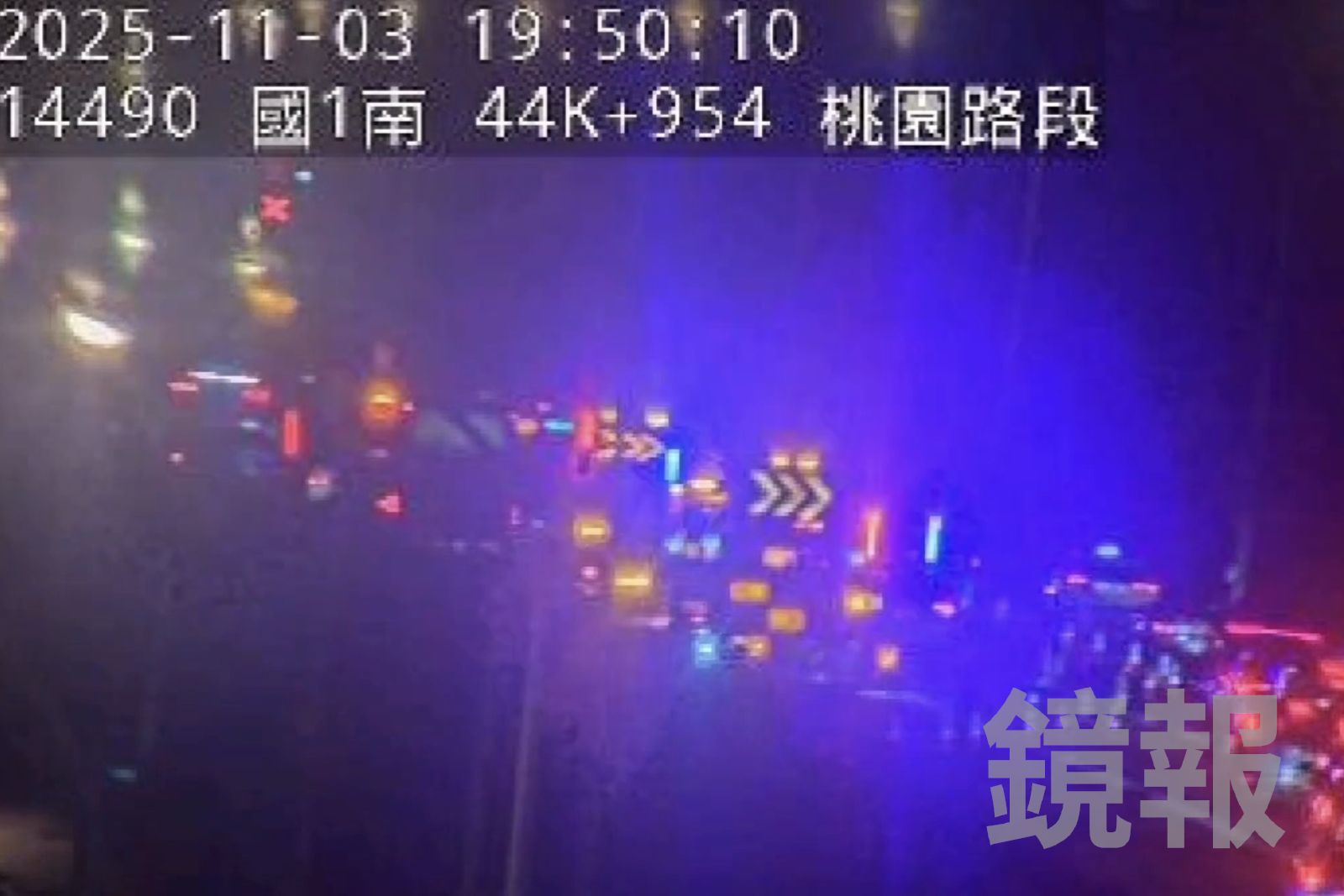 快訊/五楊高架驚傳8車2次連環撞 女駕駛下車慘遭撞命危搶救中