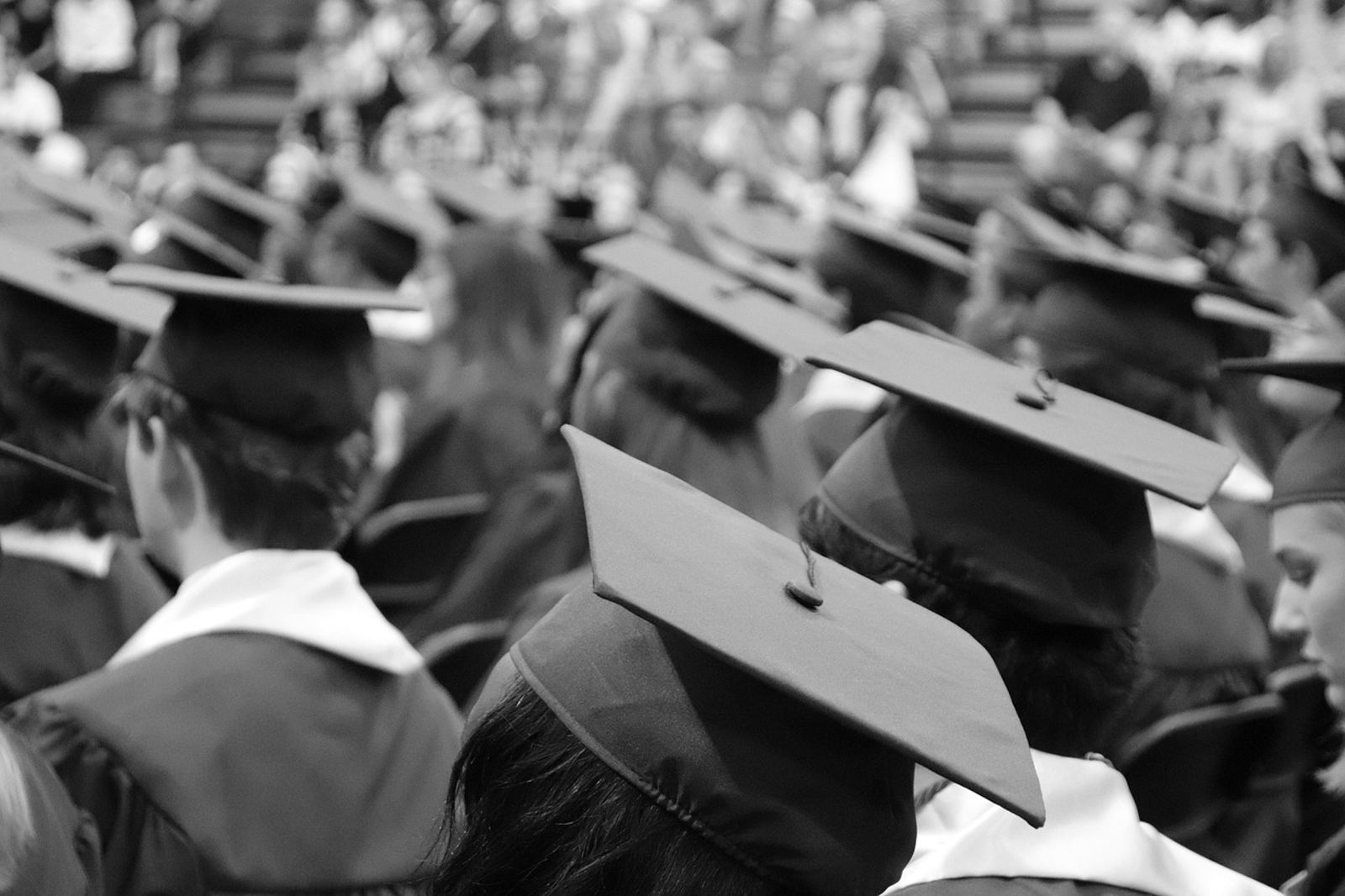 逾3成民眾認為「不值得花錢、花時間上大學」:大學畢業生太多了