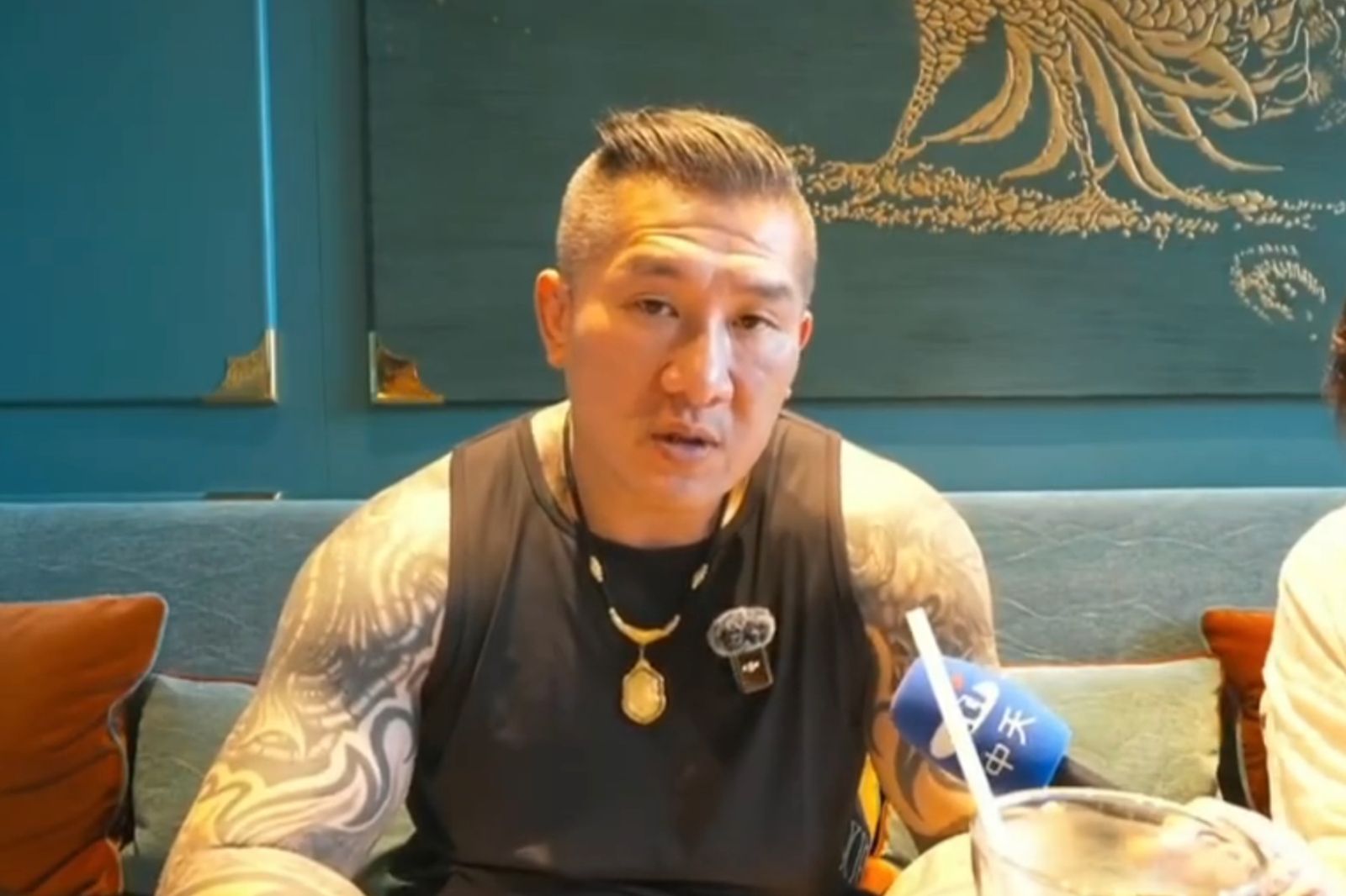 館長上海行坦承「情緒極度緊繃」　直言「我回台灣肯定會出事」