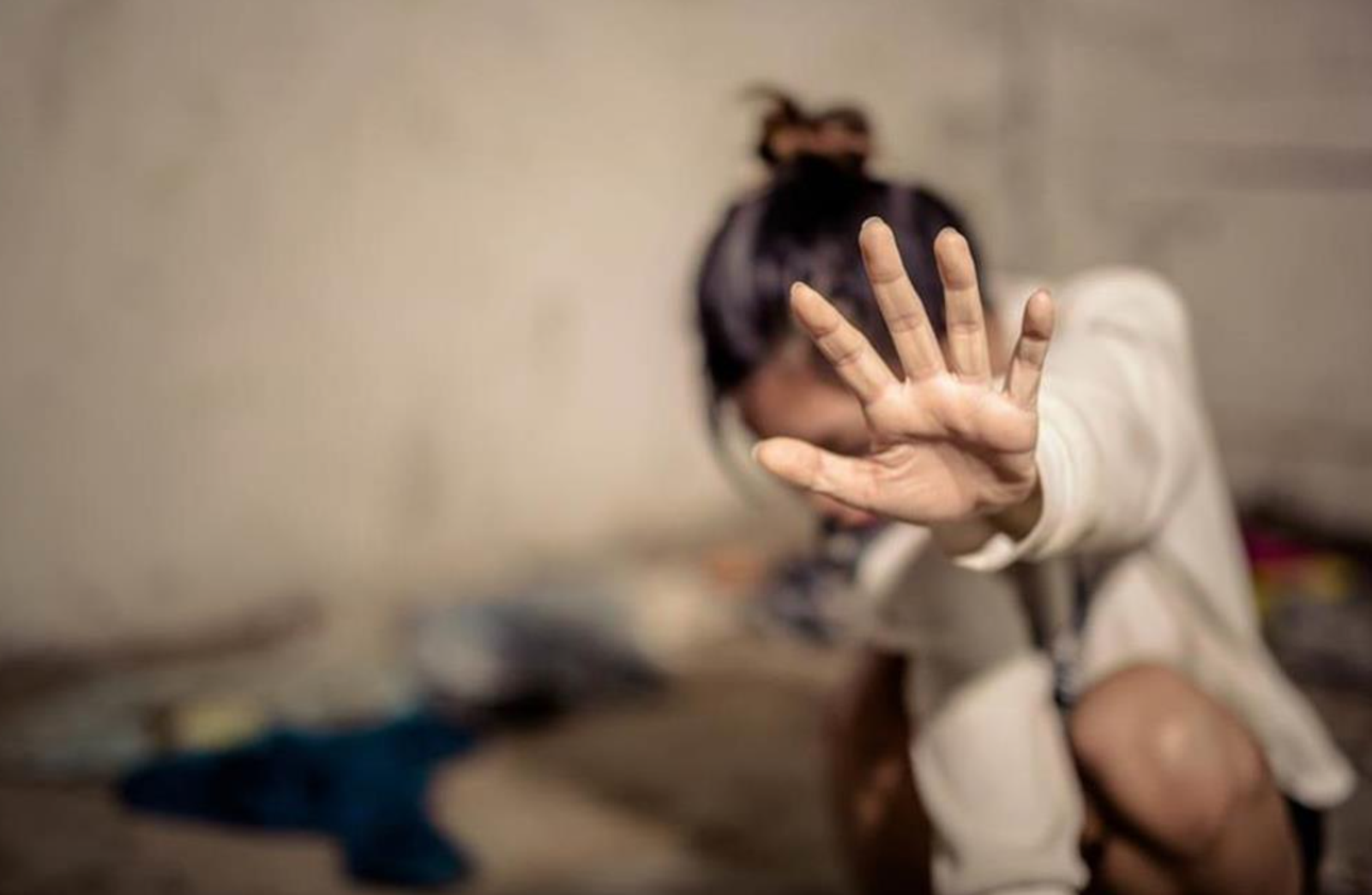 色老闆襲胸打屁股辯「測試聽話度」　女員工到職4天暴瘦20kg身心崩潰