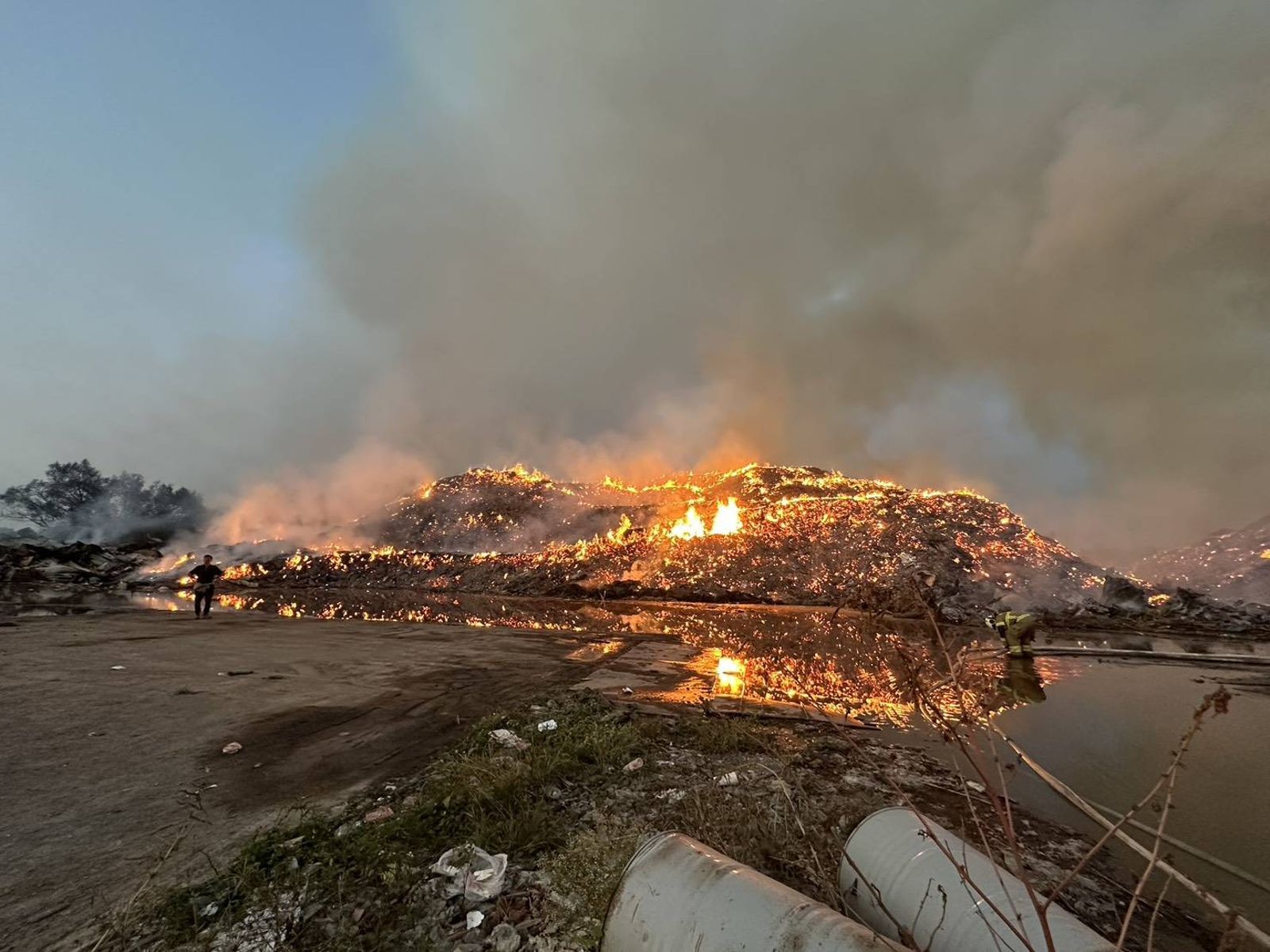 連燒13天！台南烏樹林暫置場大火「完全撲滅」