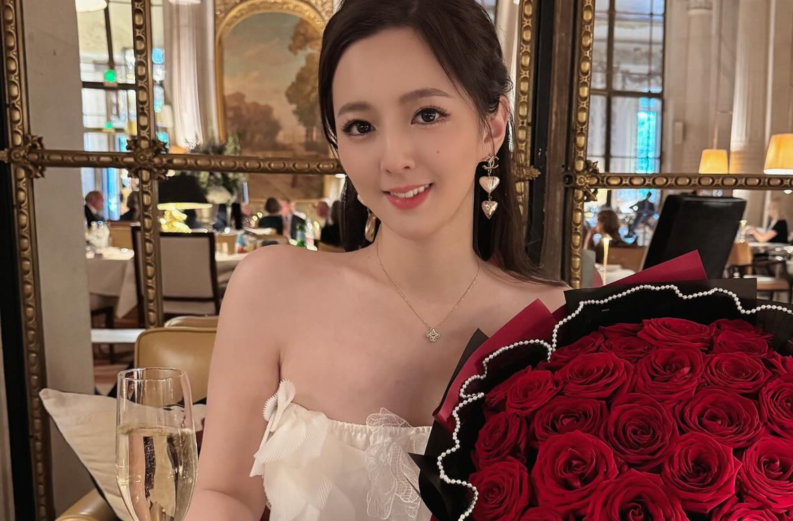 房業涵曾遭酸「主播當不久要嫁豪門」!她公開爸爸職業反擊:我家境也很好