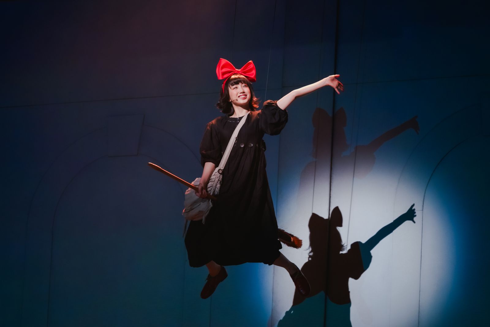 巴威颱風攪局取消3場!《魔女宅急便》首演後台竟備這神物 傳神介紹台灣文化