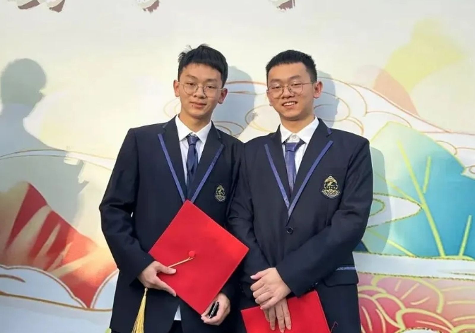 太神了!雙胞胎考試「同分666」 同步考上同校同科系