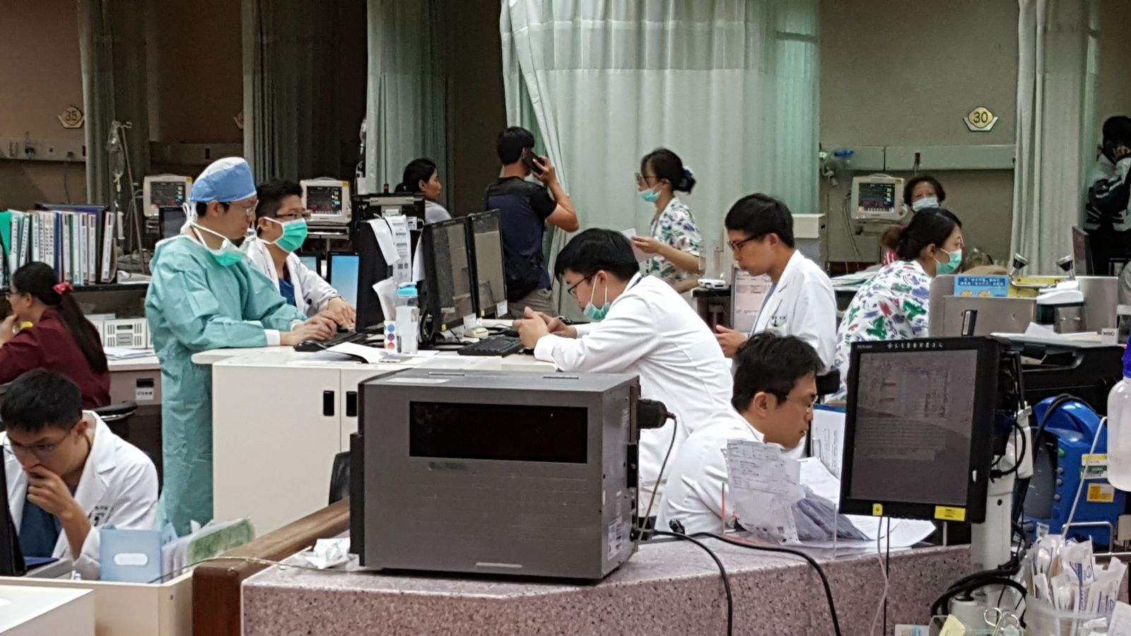 急診塞爆成年度災難　醫師公會責無旁貸