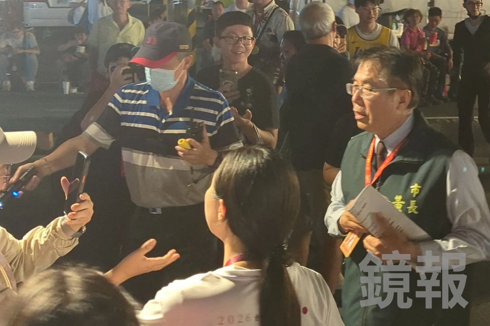 黃偉哲現身相挺「鍘美藝術節」!發送小禮物民眾爭搶 沈伯洋來訪台南他嗆「這句話」