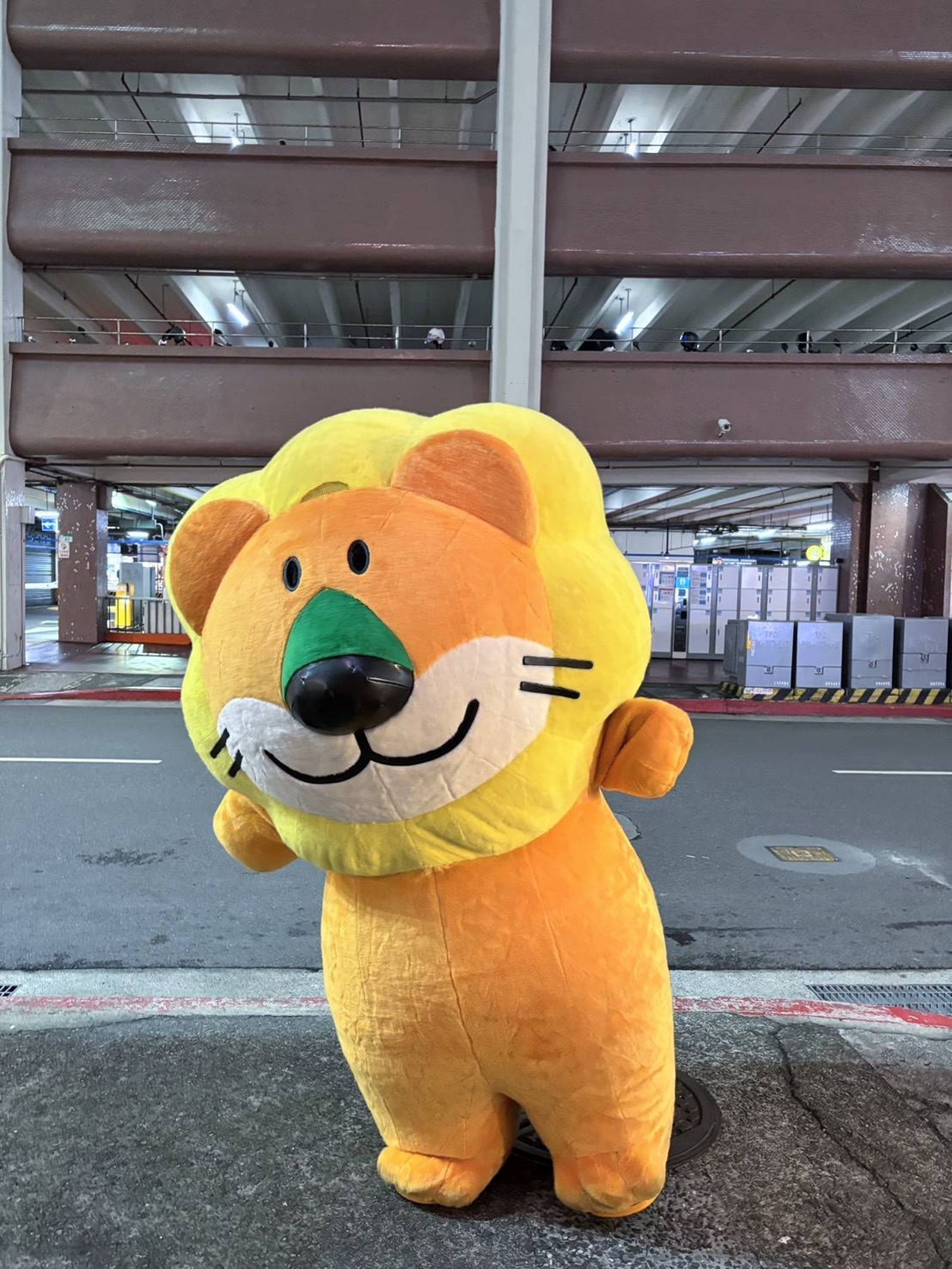 大獅玩偶在台參與電影造勢活動。馬棋朵提供