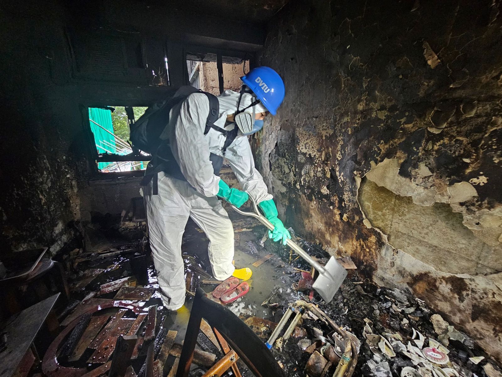 香港宏福苑大火/已釀151死!監視器曝「警鈴敲不響」瞬間…消防處證實警報器異常