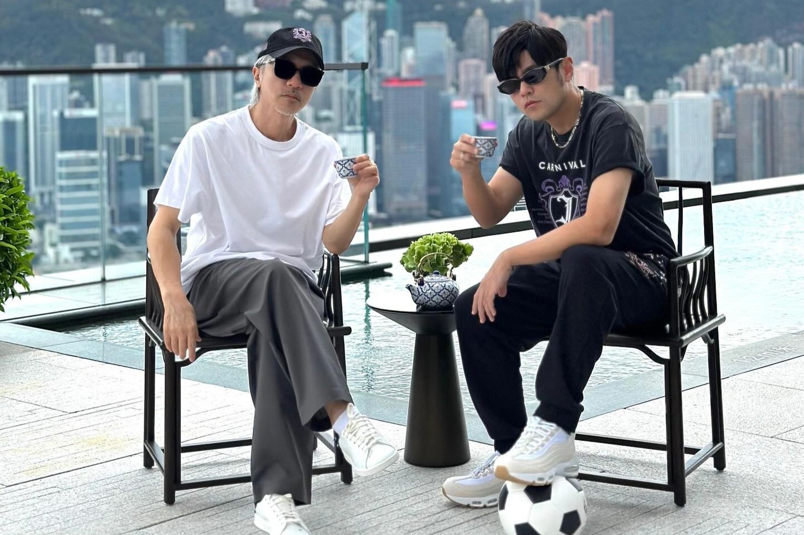 周杰倫腳踩足球同框周星馳　「雙周合體」網暴動敲碗合作