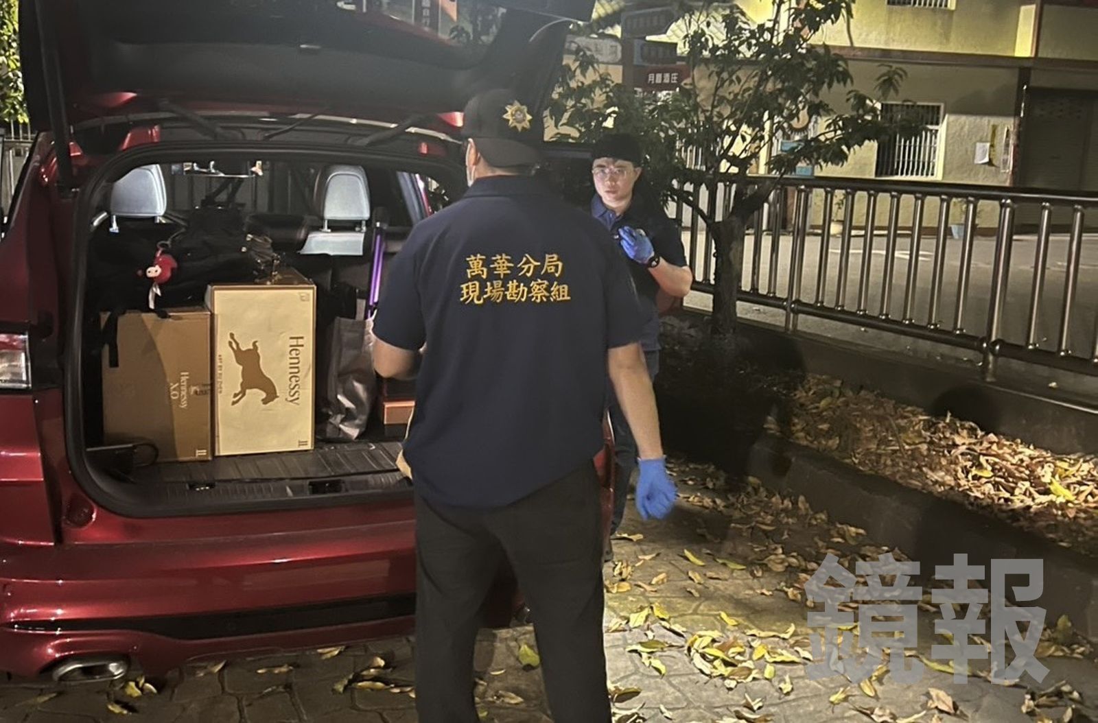 吳男駕車運屍。翻攝畫面