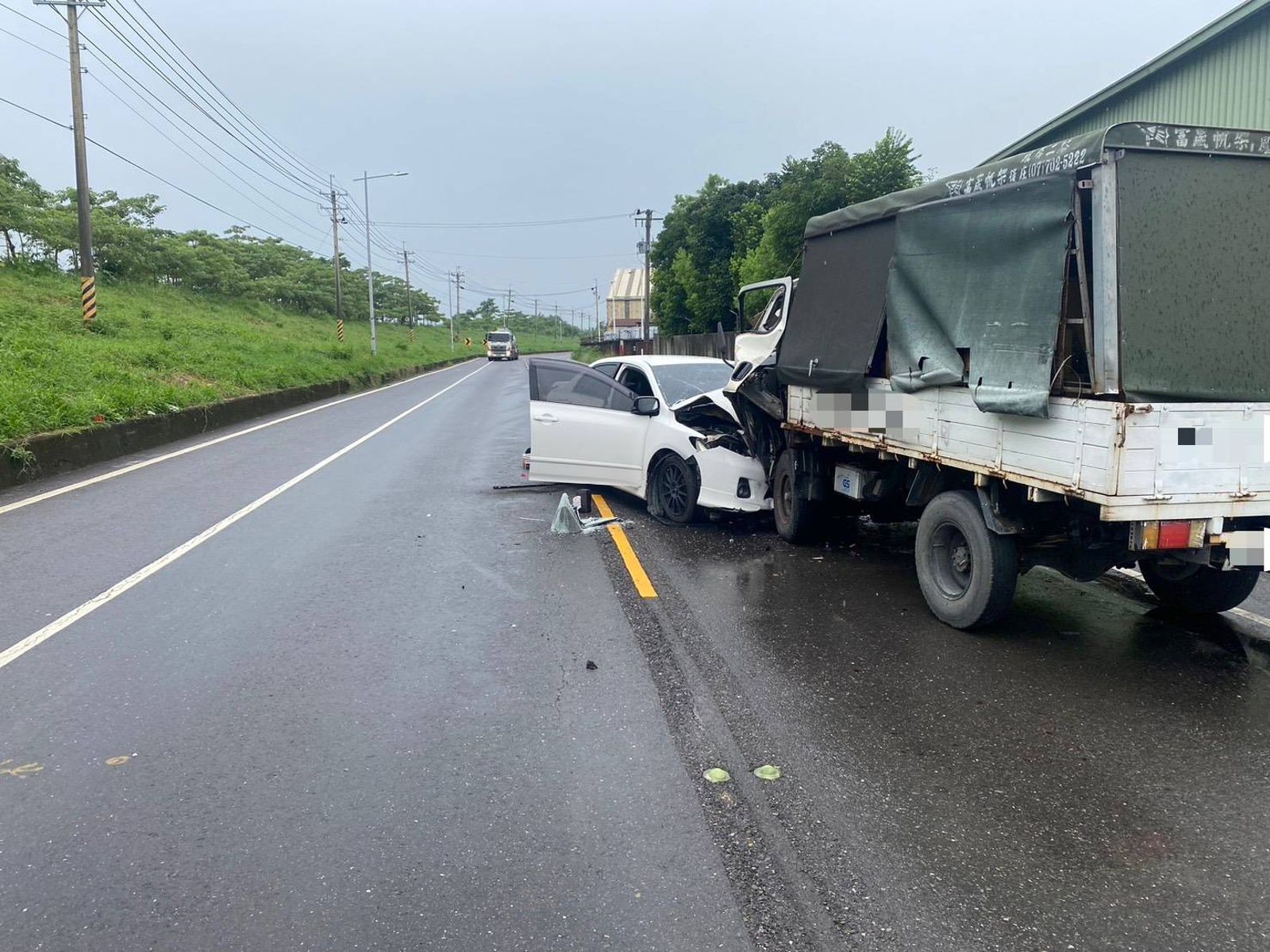 高雄大寮重大車禍！兩車對撞4人受傷送醫　11歲男童命危