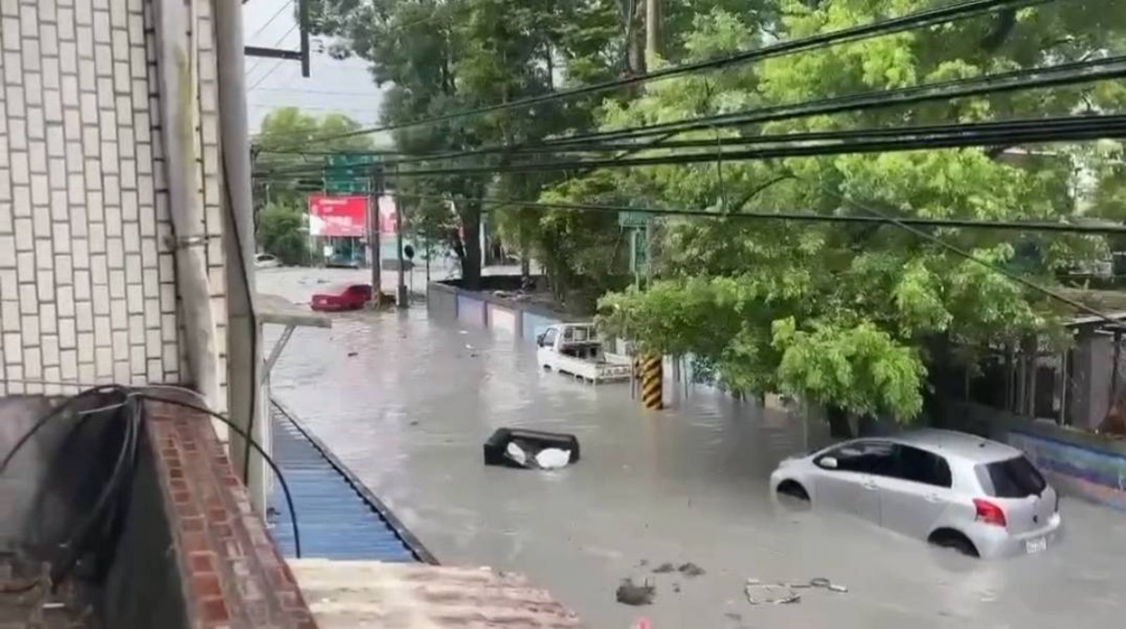 洪水來襲造成花蓮光復市區災情慘重。民眾提供