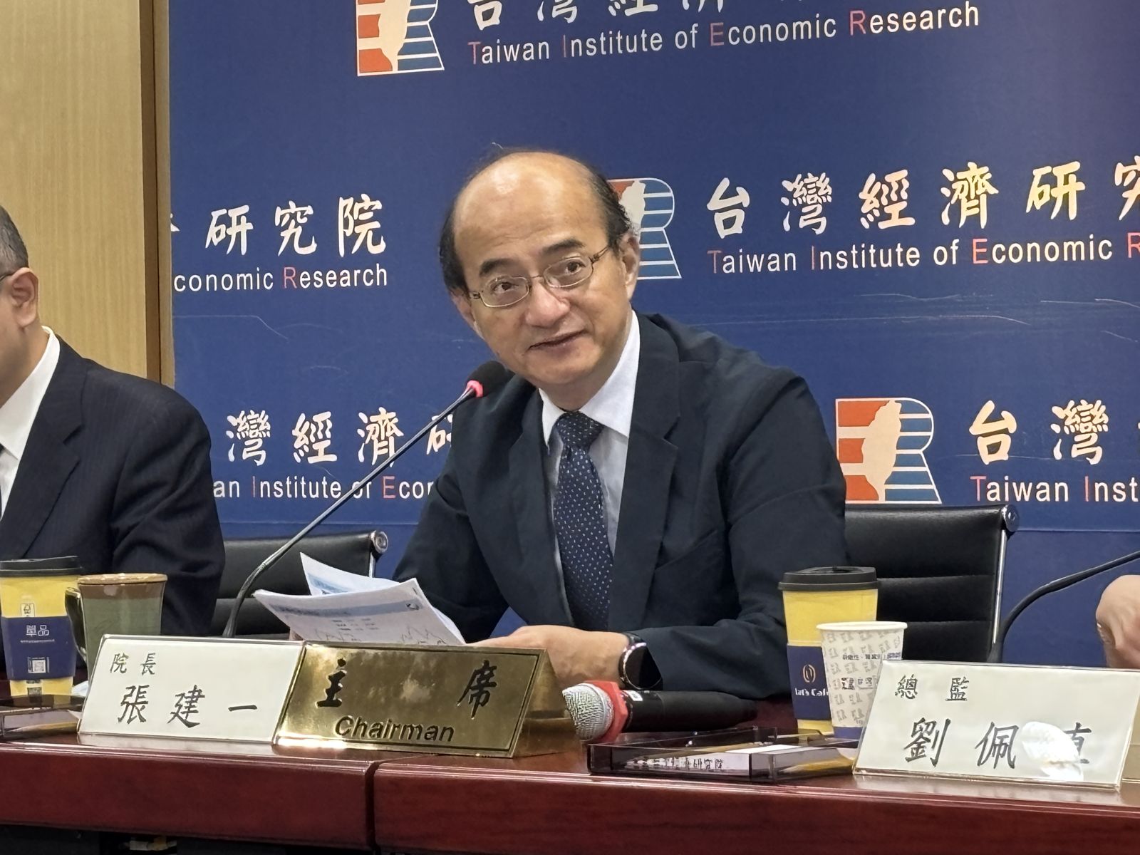 美中貿易戰火再燃！台灣科技製造業獨撐大局　台經院：服務業、房市面臨挑戰