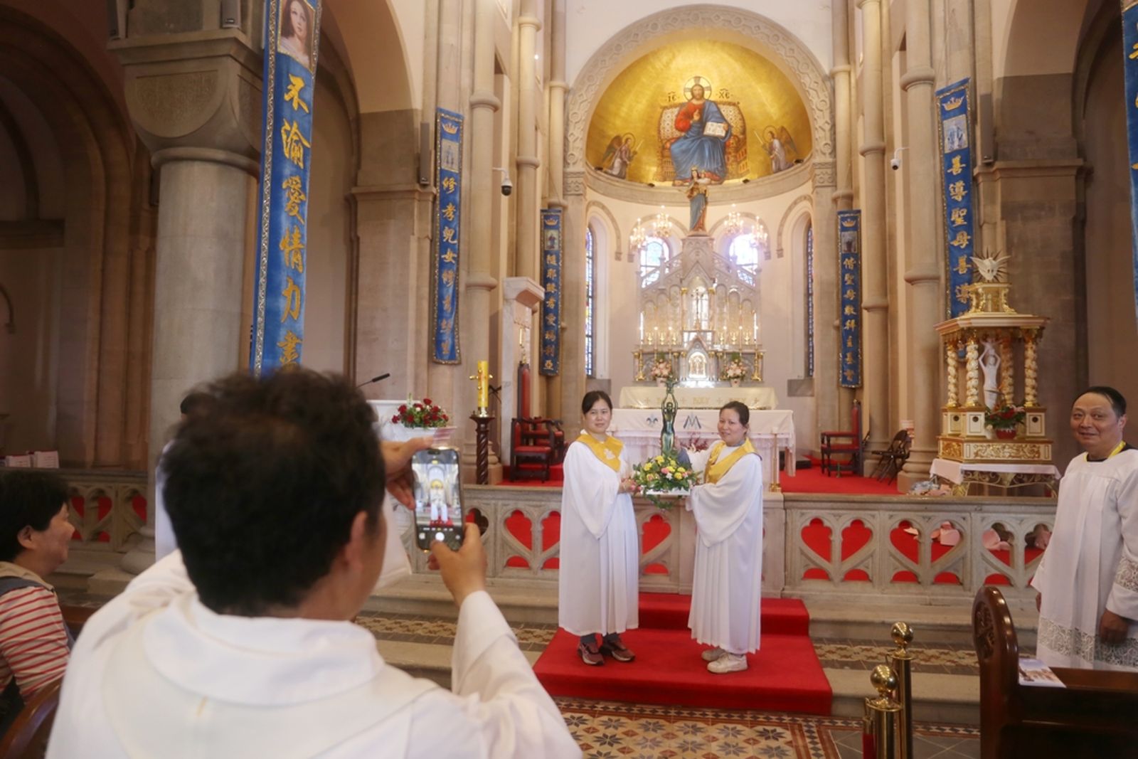 中國天主教會各地差異甚大,地方官員對主教遴選有很大影響力。圖為上海的佘山天主教堂。東方IC