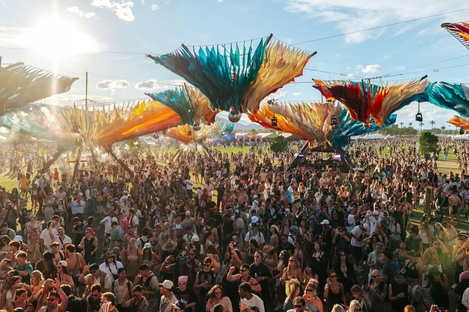 音樂節爆重大意外！燈具墜落砸中樂迷　科切拉現場「滿地都是血」觀眾驚恐逃命