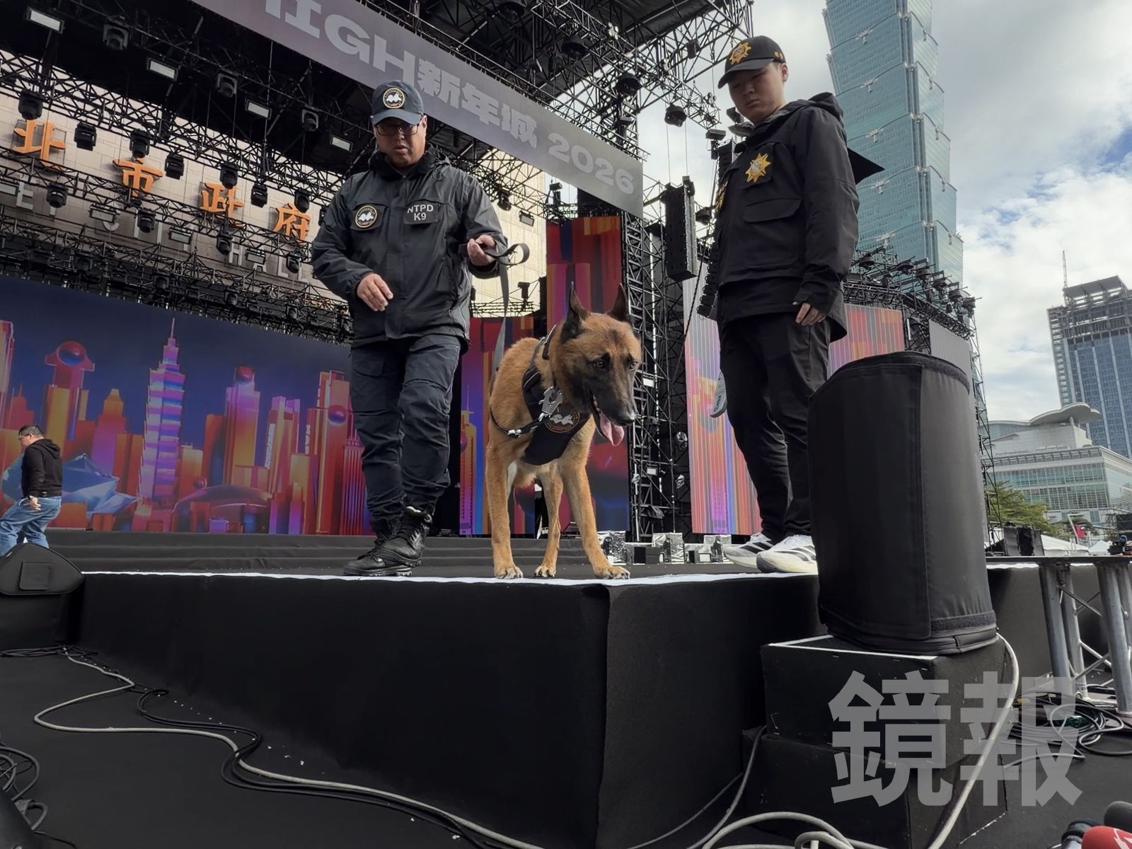 跨年維安拉到最高！1300警力進駐信義區　電擊槍、鋼叉、無人機全上線防突襲