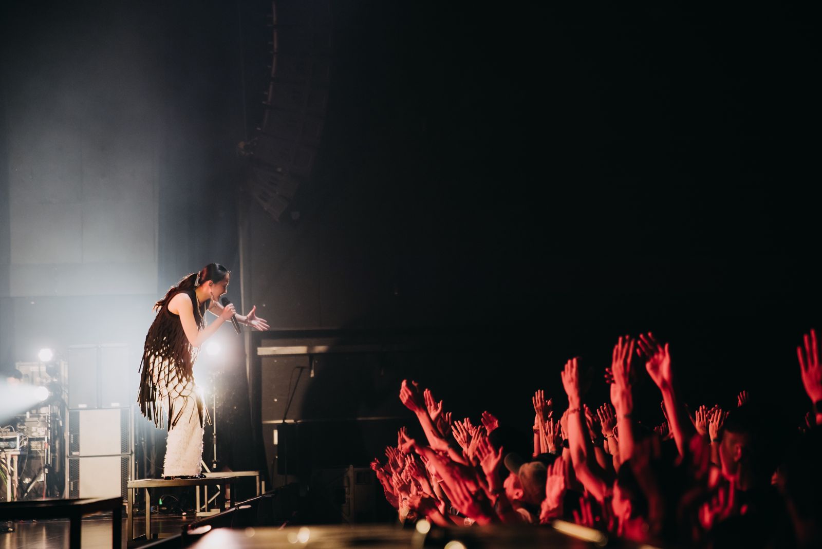 長屋晴子熱情問候台灣歌迷。好玩國際文化提供