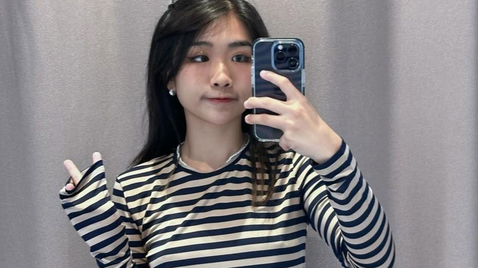 台網紅香港地鐵「掀裙露底褲」!畫面瘋傳遭炎上 恐觸犯當地法律