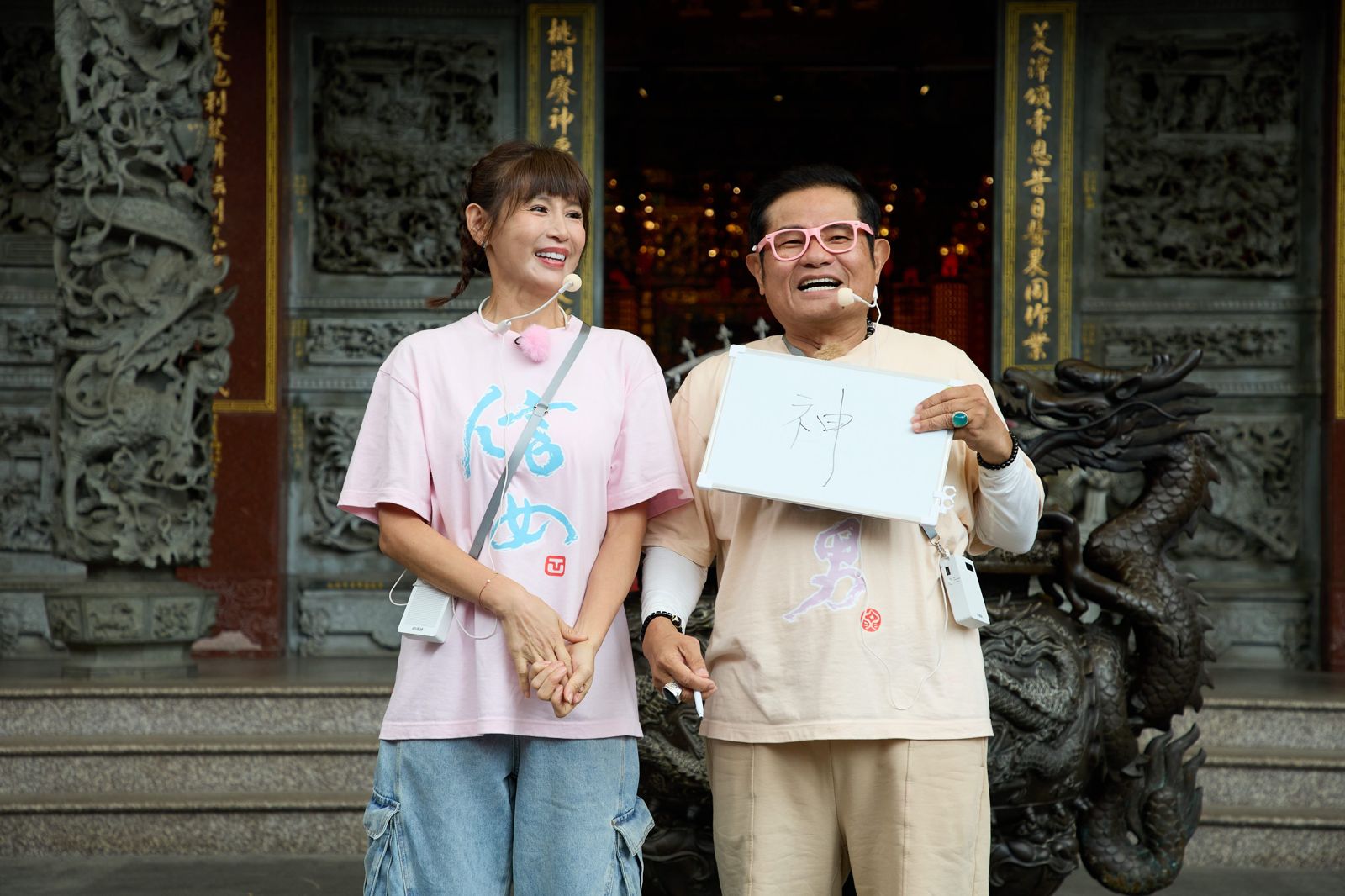 鄭仲茵承認與許效舜主持壓力山大，笑稱「覺得自己愚蠢」。東森超視提供