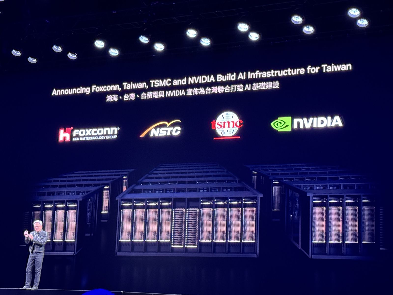 黃仁勳宣布　輝達與台積電、鴻海、國科會打造主權AI