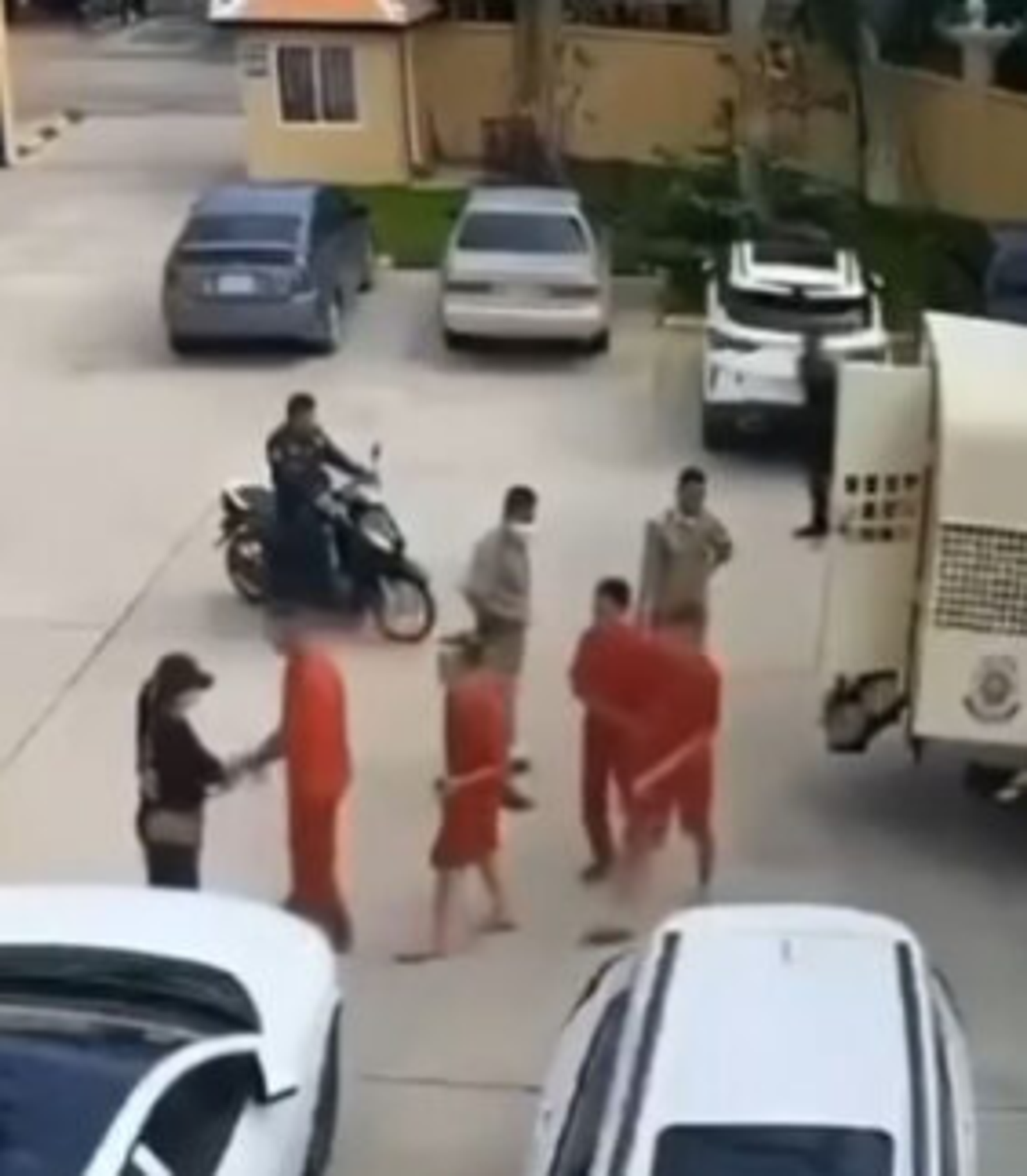 越南女掏槍協助6囚犯逃獄。圖／翻攝自網路