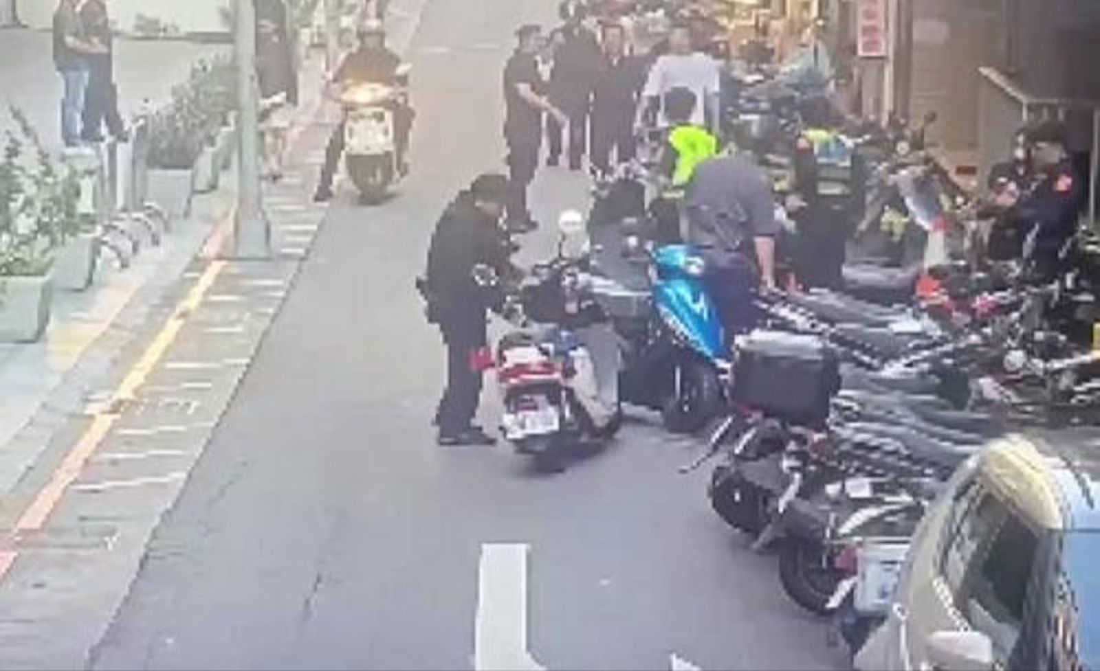 林森北街頭爆「債務大亂鬥」百萬協商破裂掏刀互砍 7人遭警帶回偵辦