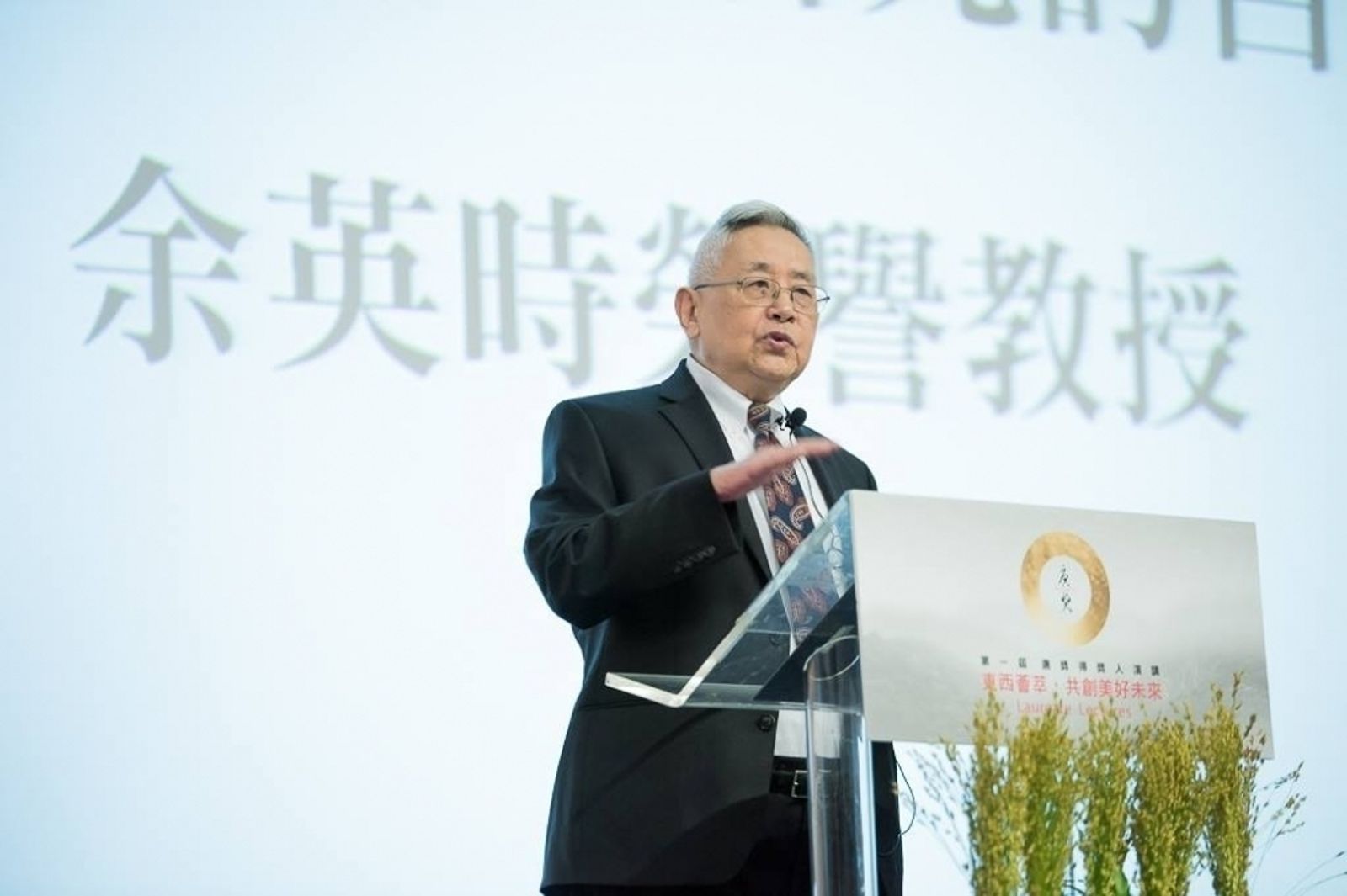 文化人切忌成建制附庸 對政治保持遙遠的興趣