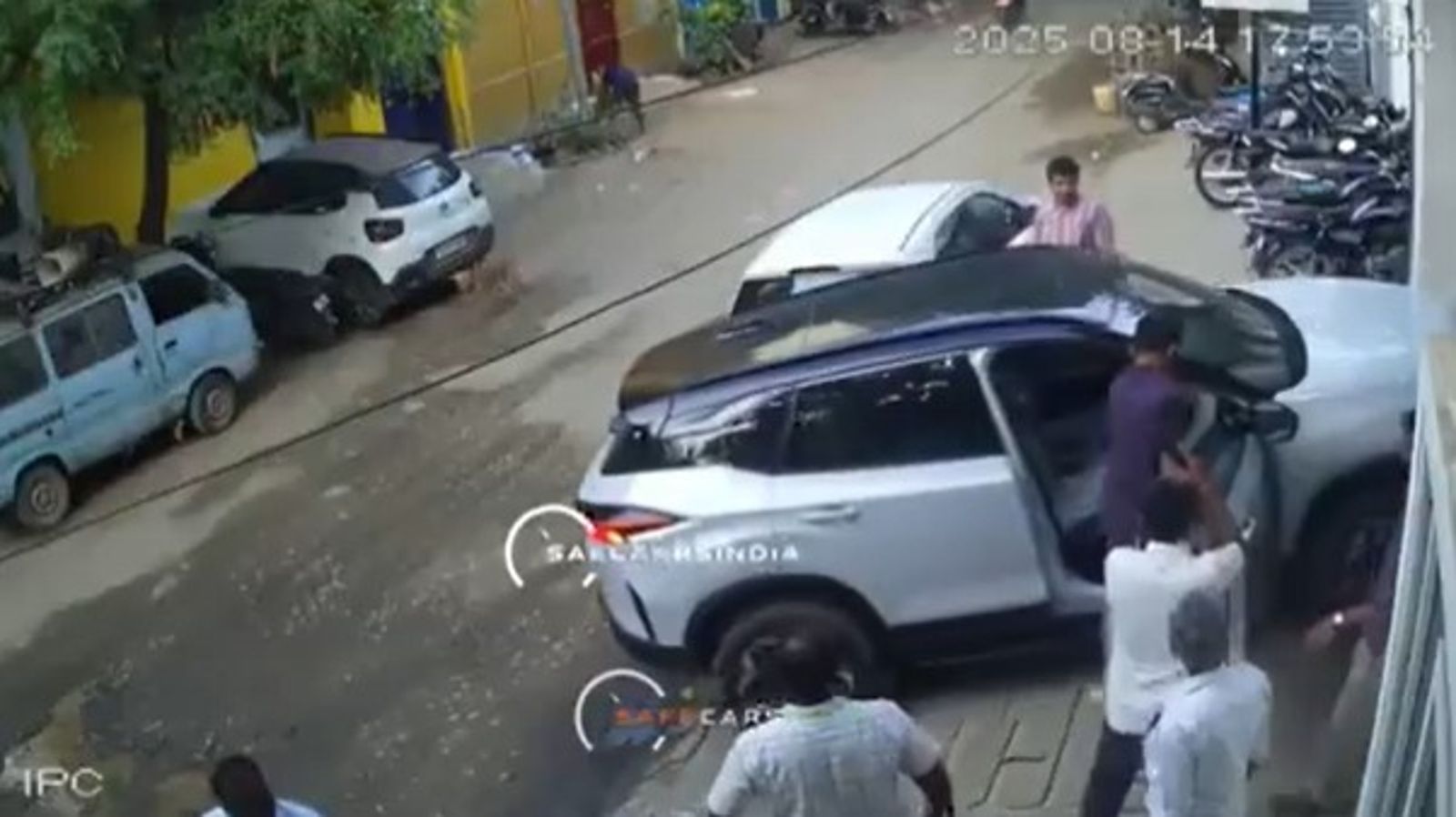 新車才剛買2週…突自動後退「駕駛遭捲入車底」重傷身亡!死前驚悚畫面曝光