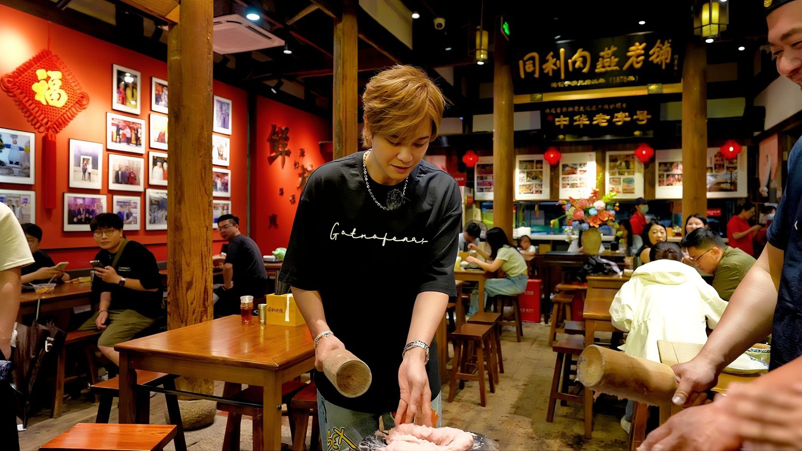 羅志祥趁空檔到當地景點走走。無惧國際娛