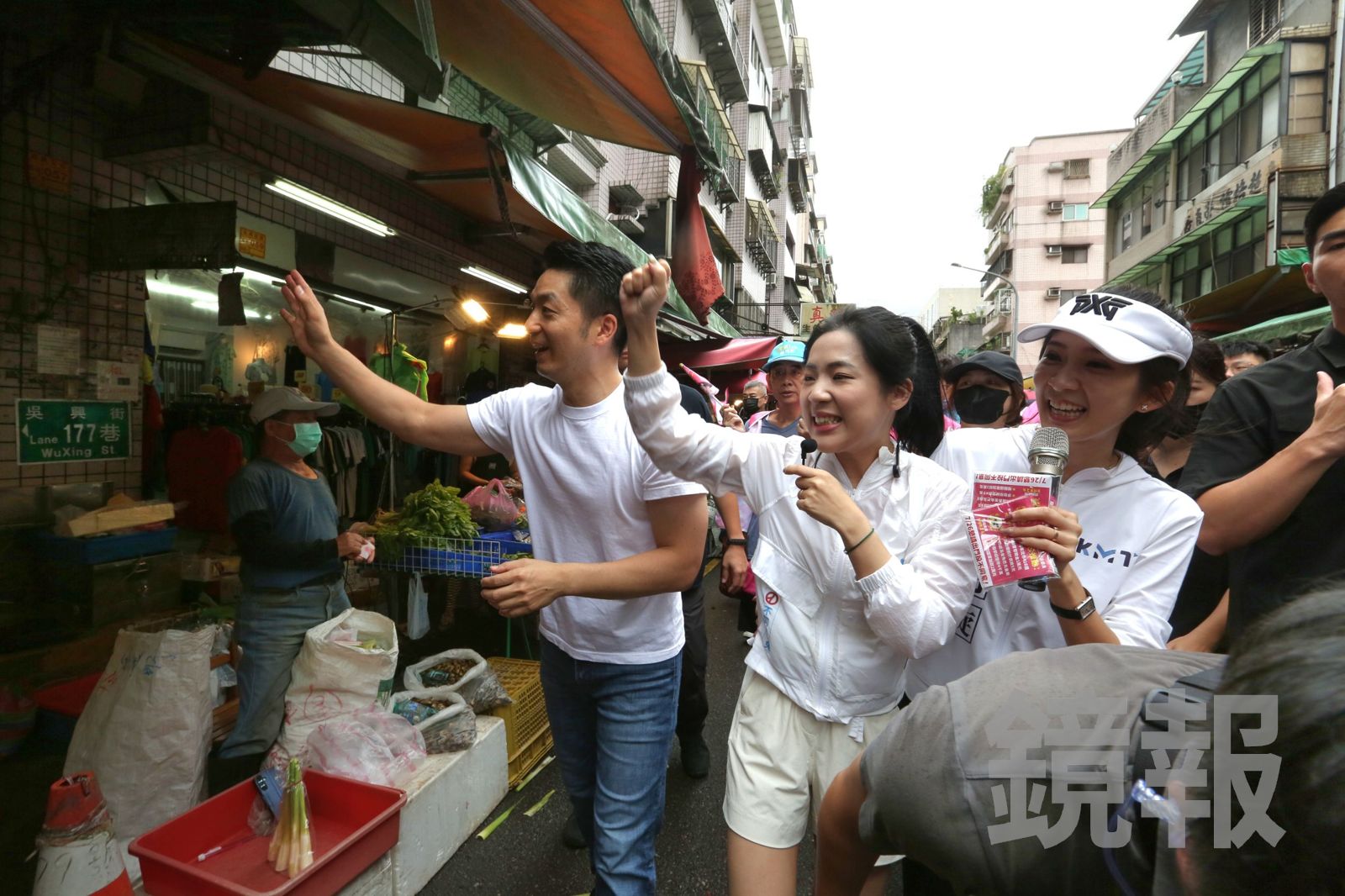 黃金週起跑！蔣萬安合體徐巧芯拜票　人馬塞爆市場民怨「要投同意罷免」