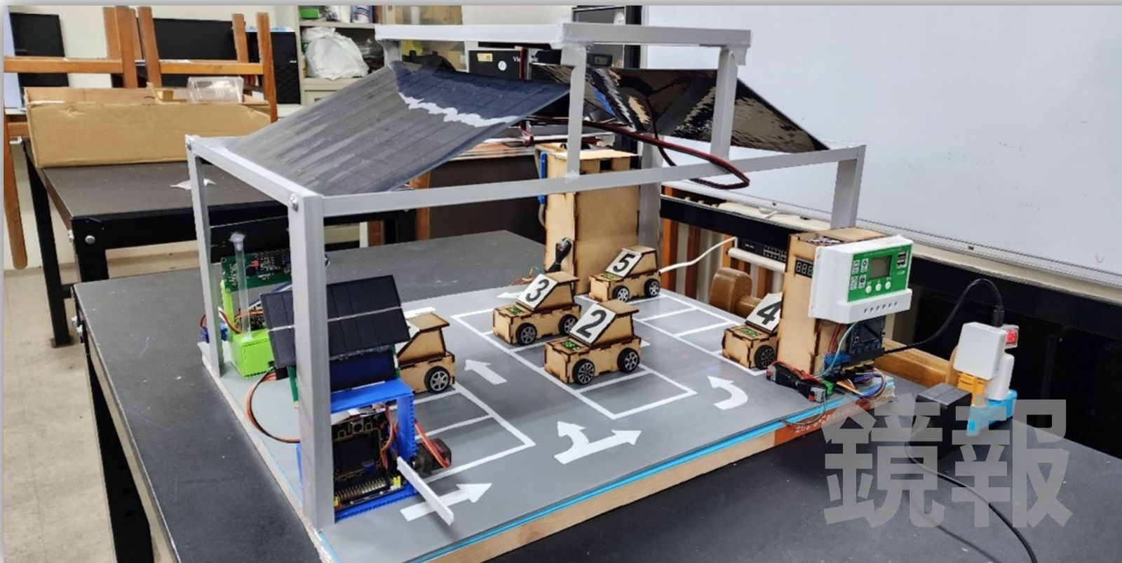 王生的未來綠能停車場，標榜可讓汽車無線充電，該作品曾4度得獎。