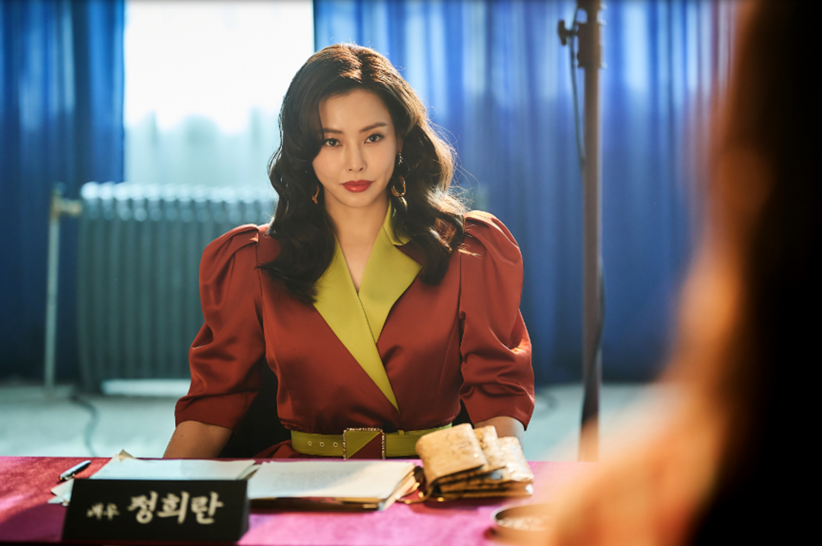 李荷妮為了詮釋一代巨星，在妝髮上做足功課。Netflix提供