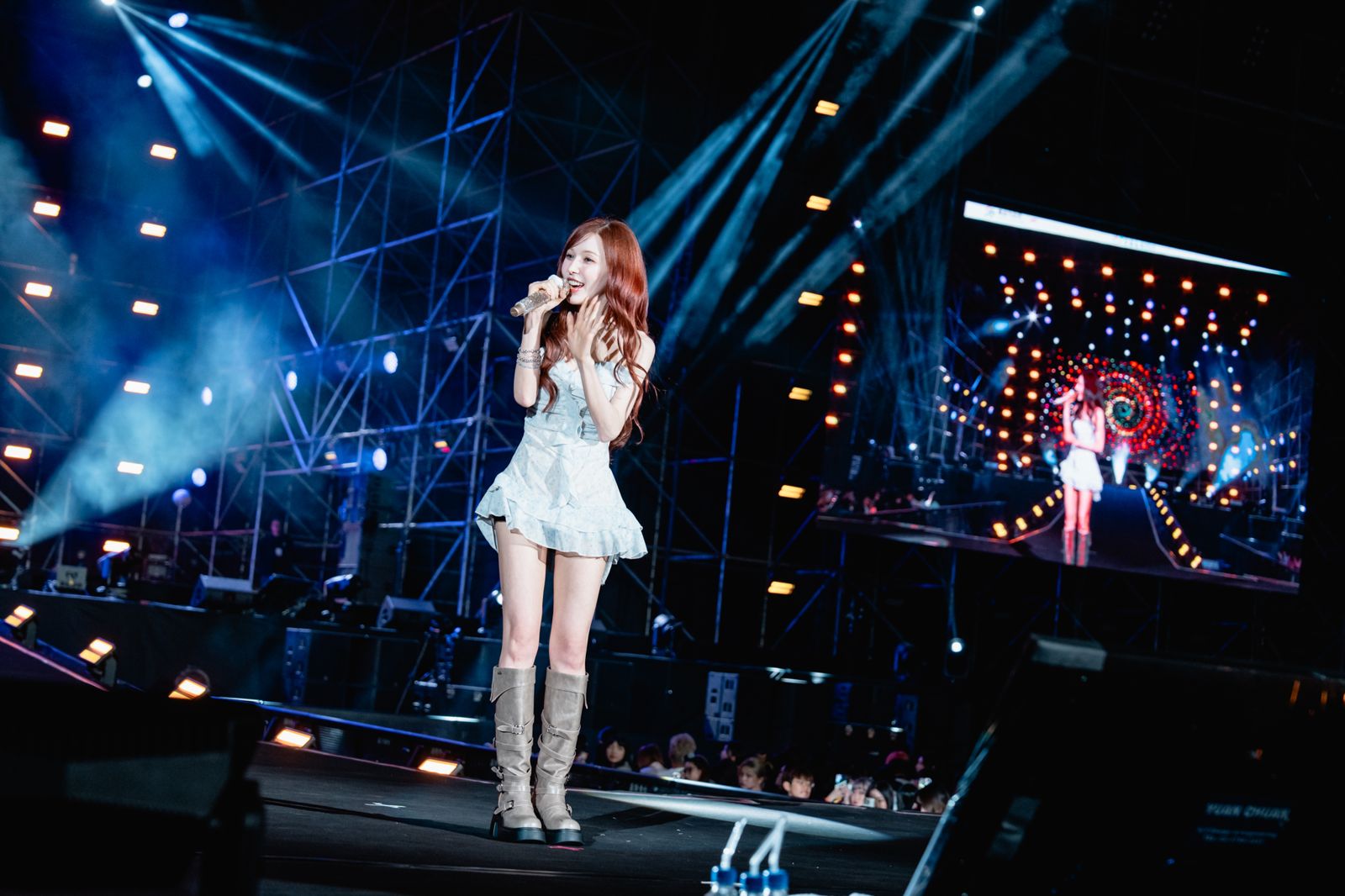 WENDY高雄櫻花季開唱！小跑步衝延伸舞台送飛吻　台語喊「打給厚」超圈粉