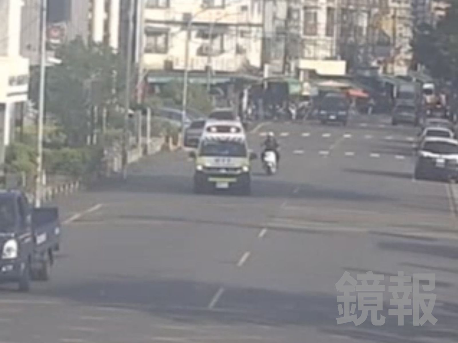 不想坐牢!土城通緝犯超商被逮血濺警局 送醫畫面曝光