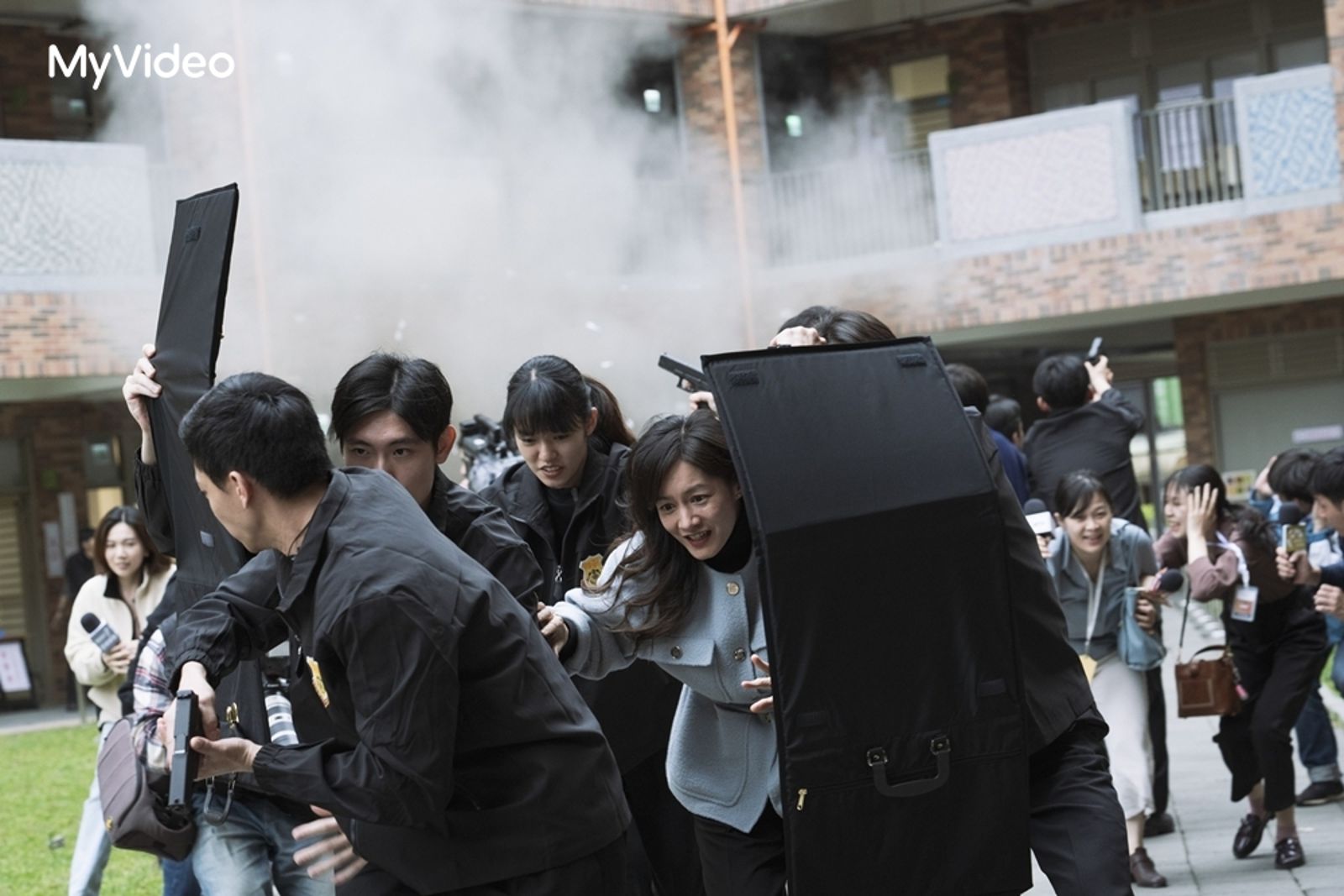 演出女總統！Janet挑戰敏感題材壓力大　投票所驚遇爆炸案竟忍不住笑場