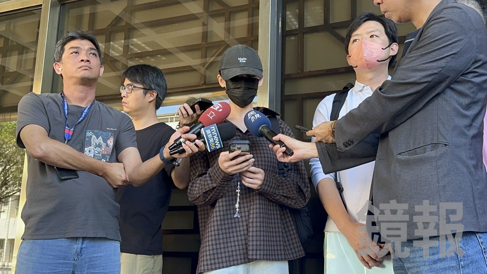 13幼童慘遭掌摑、迫學狗爬!北市私幼爆虐童 家長出擊了親赴北檢提告
