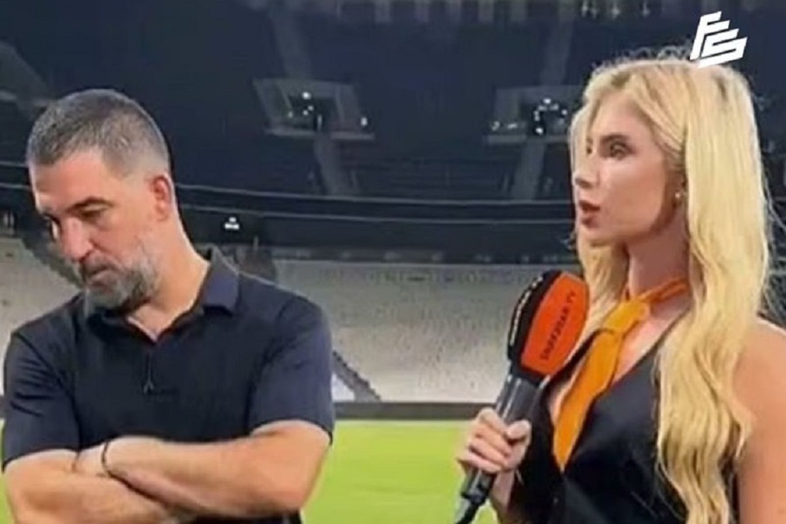 球隊經理接受正妹訪問　眼睛太有戲！網笑看到「胸部足球」要跪算盤