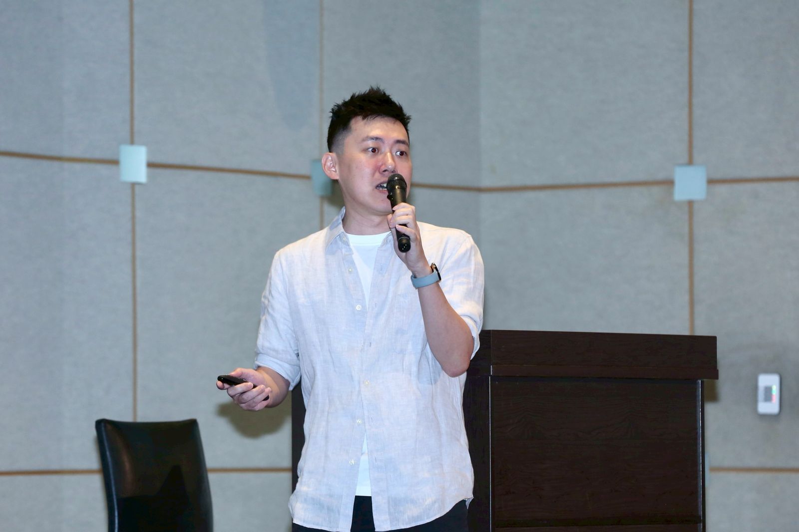 民眾黨舉辦「交通安全」講座　網紅Cheap籲政府重視制度改革