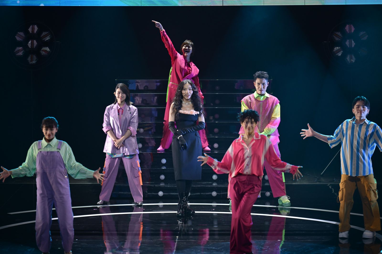 洪佩瑜（中）演唱精選音樂劇組曲。台北市文化局提供