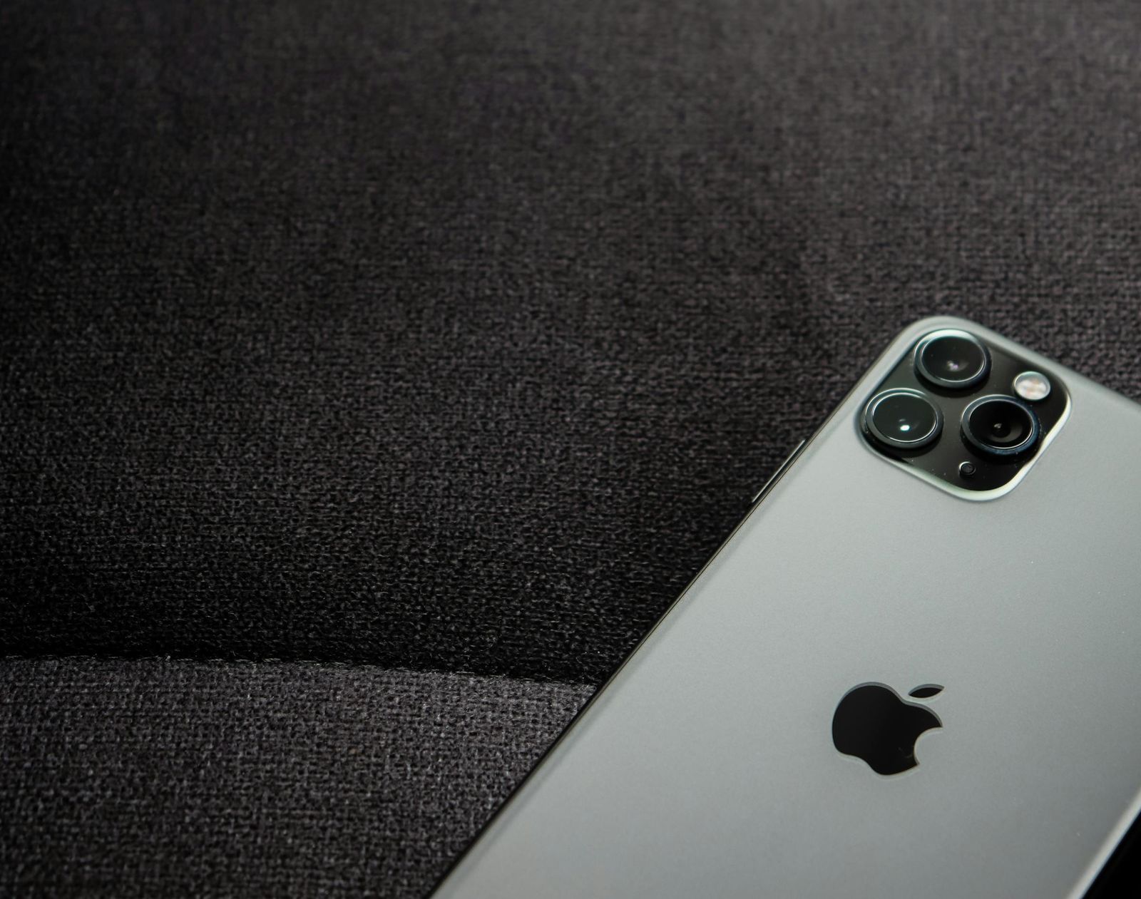 iPhone用戶快看！最新Apple Pay詐騙手法曝光　1簡訊她險遭騙走48萬