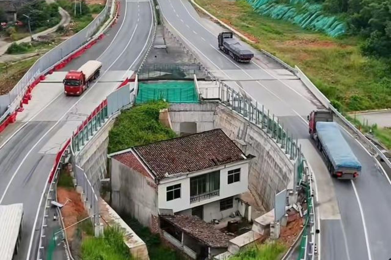 中國「最強釘子戶」不忍了！終於搬家　竟然是這原因