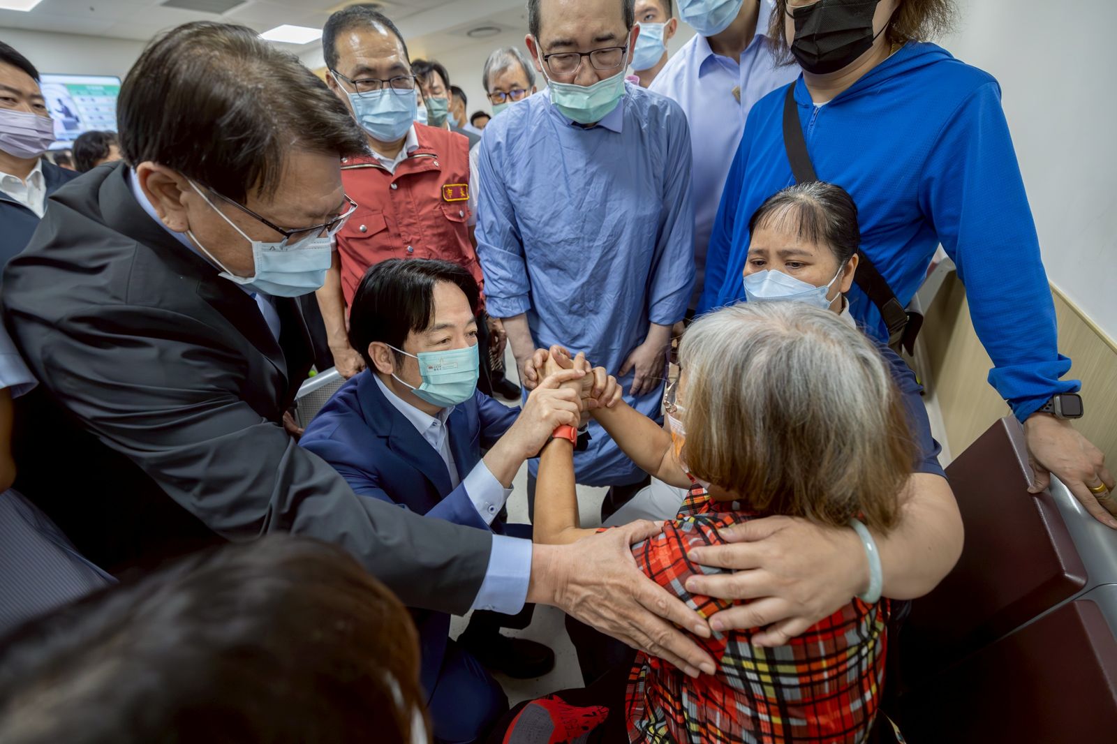 三峽重大車禍釀3死　賴清德、卓榮泰分赴3醫院探視傷者及家屬