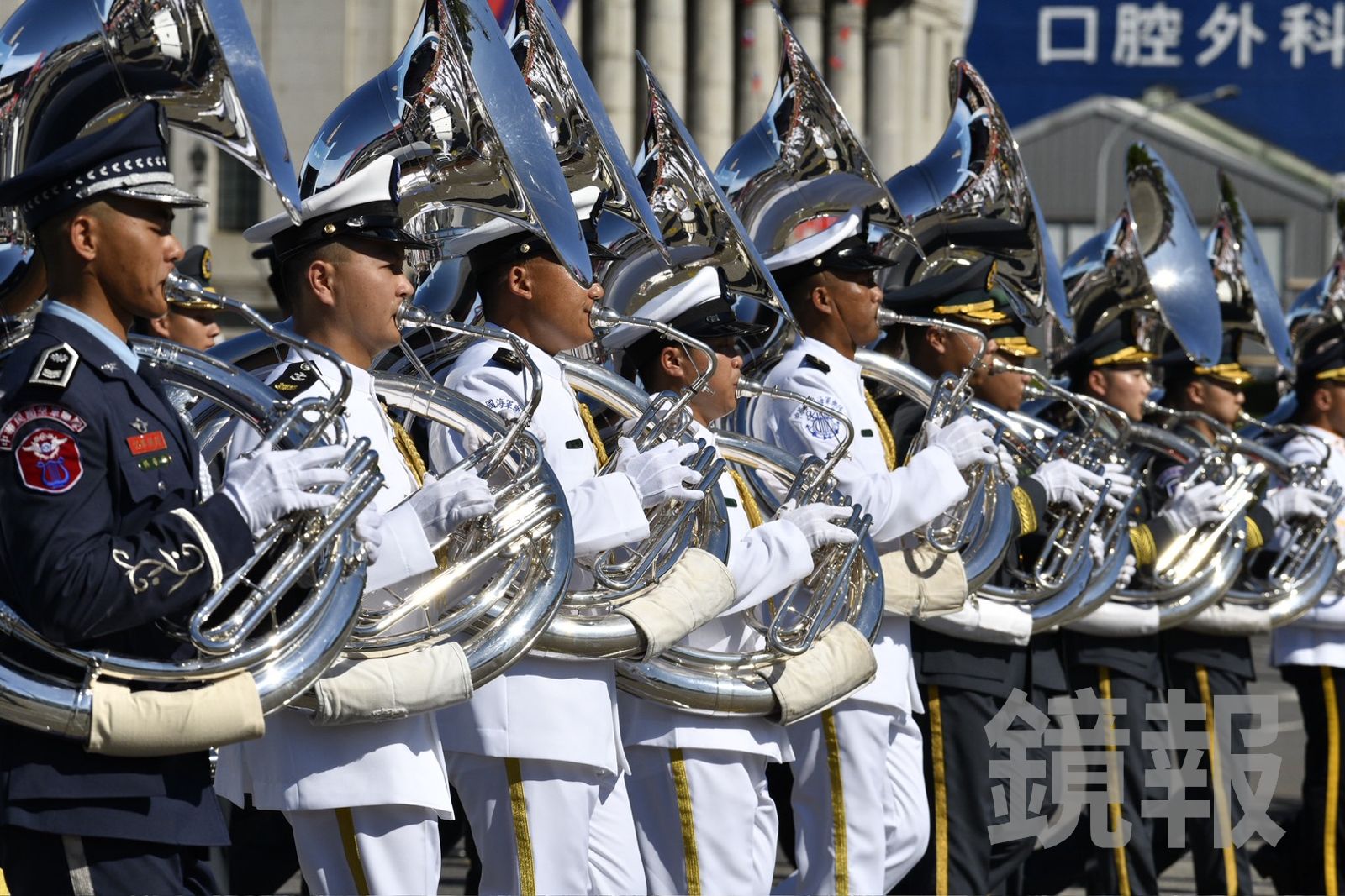 國防部聯合樂隊暨三軍儀隊帶來暖場演出。(圖/李智為攝)