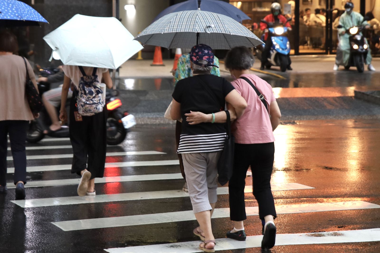 梅雨鋒面週六報到！「端午連假」完整天氣一次看