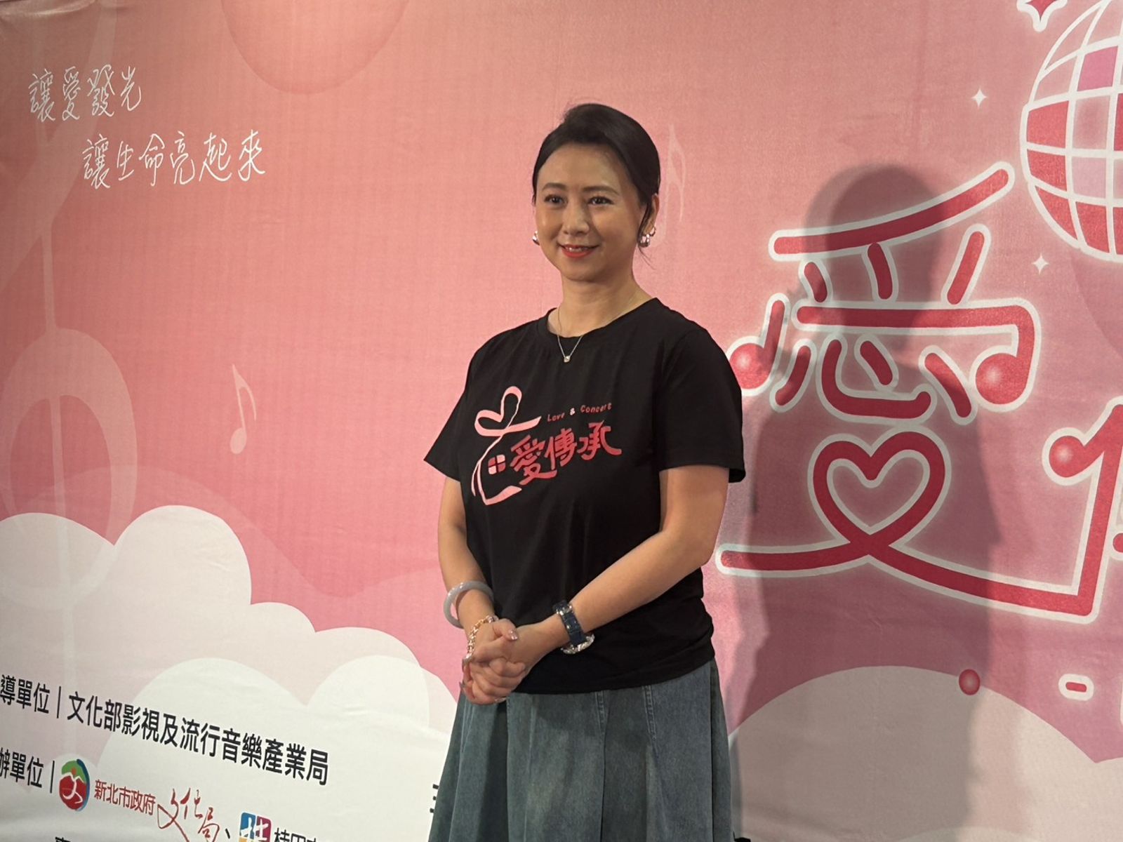 翁虹分居老公「1年見1次」！高三女兒被封最美星二代　遭下禁愛令