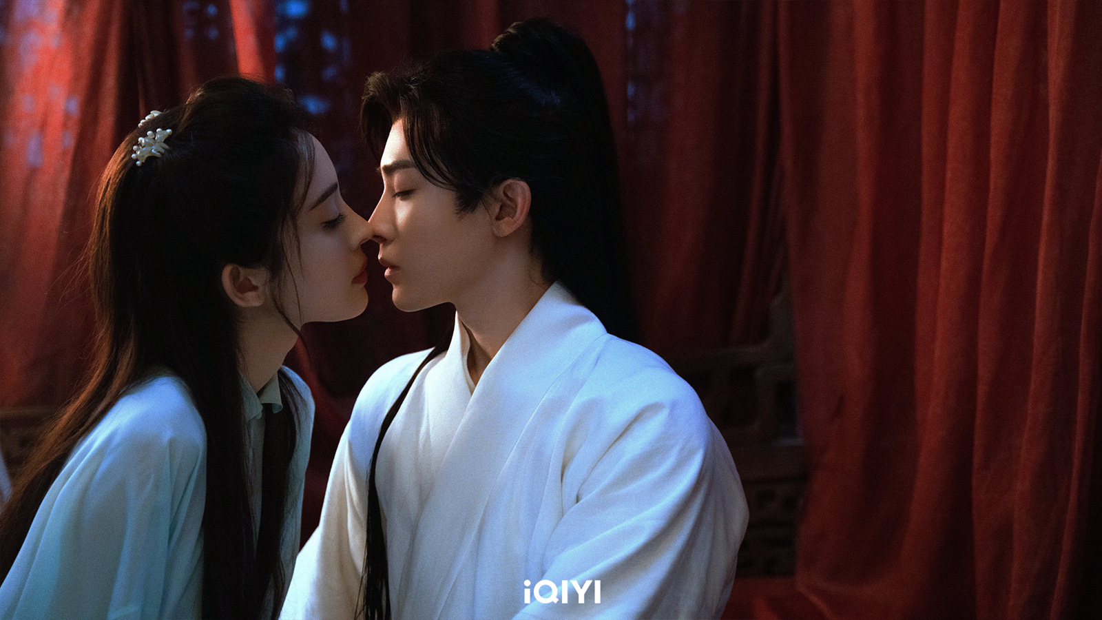 從椅子吻到床榻！激情「圓房」後愛人嫁情敵　古裝男神16秒破碎感震撼全網