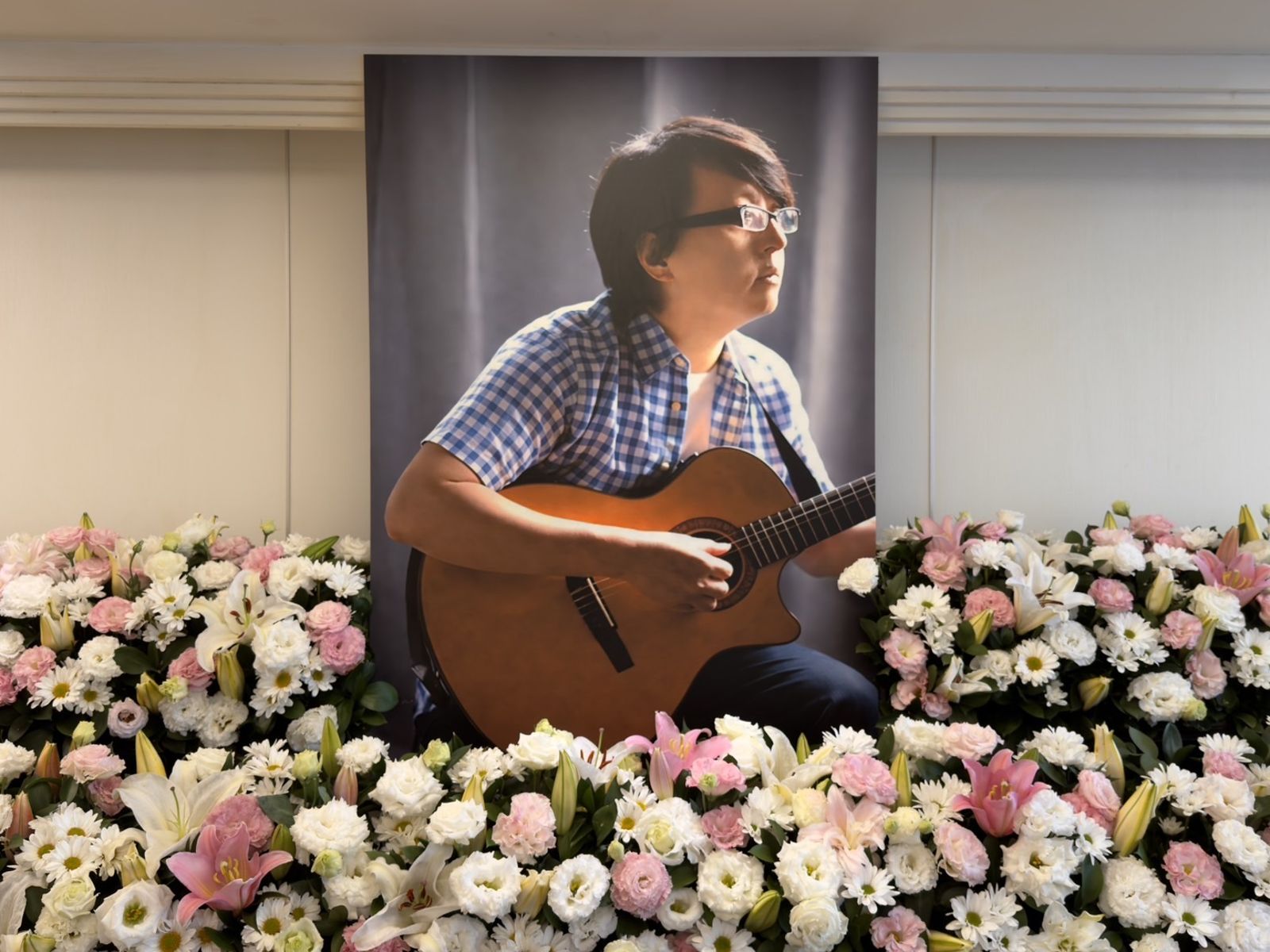 袁惟仁、遺照與靈堂布置曝光。家屬提供