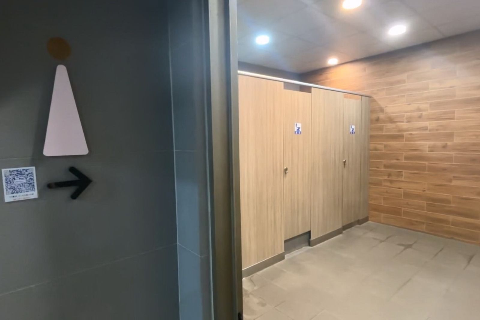 台中豐原某賣場發生男子疑似闖入女廁偷窺事件，確切案情仍需進一步釐清。民眾提供