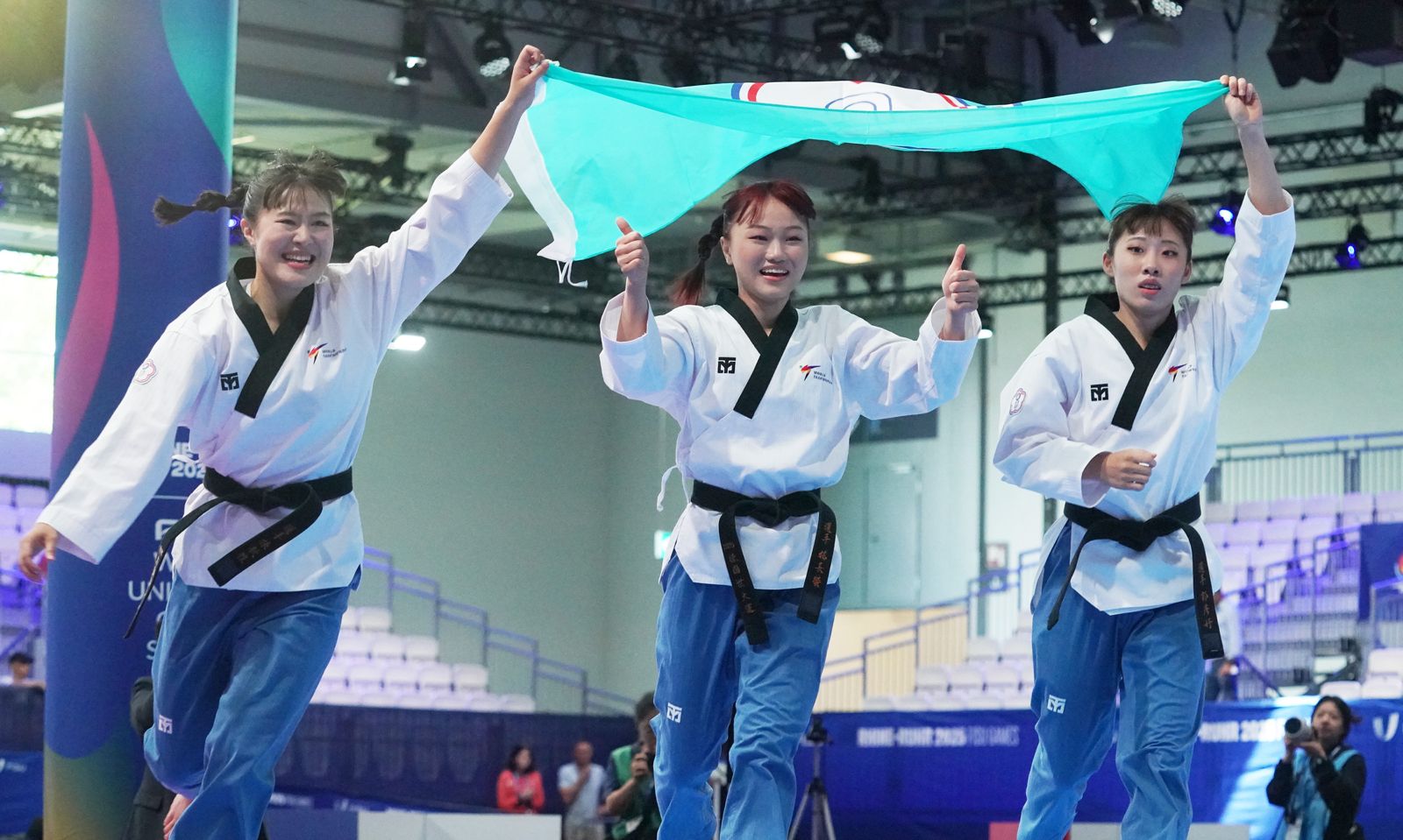 世大運／台灣首金到手！楊長螢、郭彥妤、陳歆雅勇奪跆拳道品勢女子團體金牌